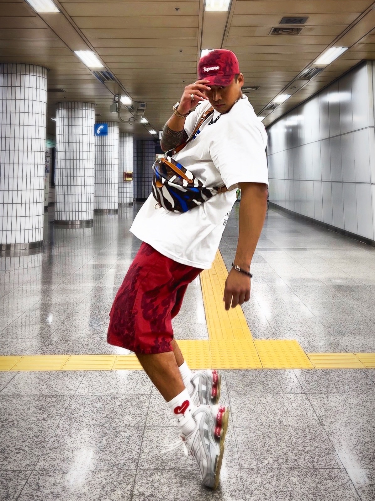 Supreme Flames Jacquard Denim Camp Cap Washed Red - 23SS, Supreme Flames Jacquard Baggy Denim Shorts Washed Red - 23SS 착용 스타일 - 1