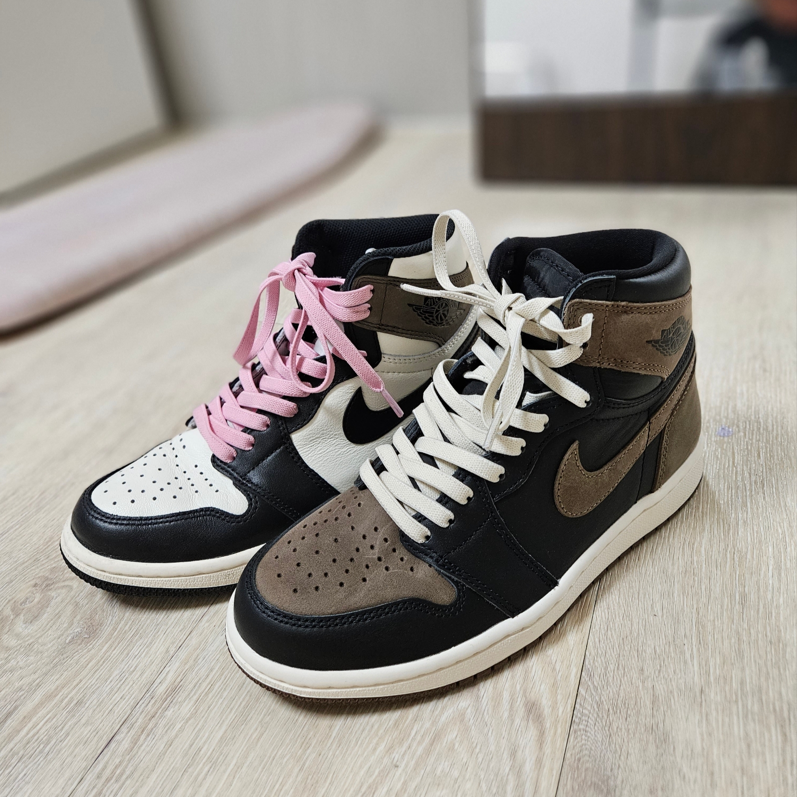 Jordan 1 Retro High OG Black Mocha, Jordan 1 Retro High OG Palomino 착용 스타일