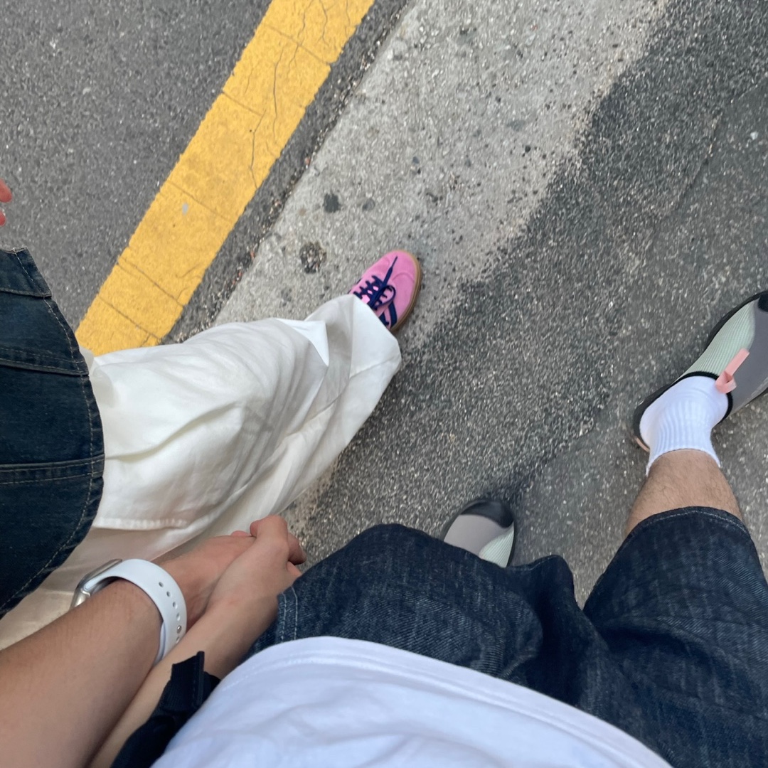 (W) Adidas Gazelle Bold Pink Glow Victory Blue, Salomon RX Slide 3.0 Pewter 착용 스타일