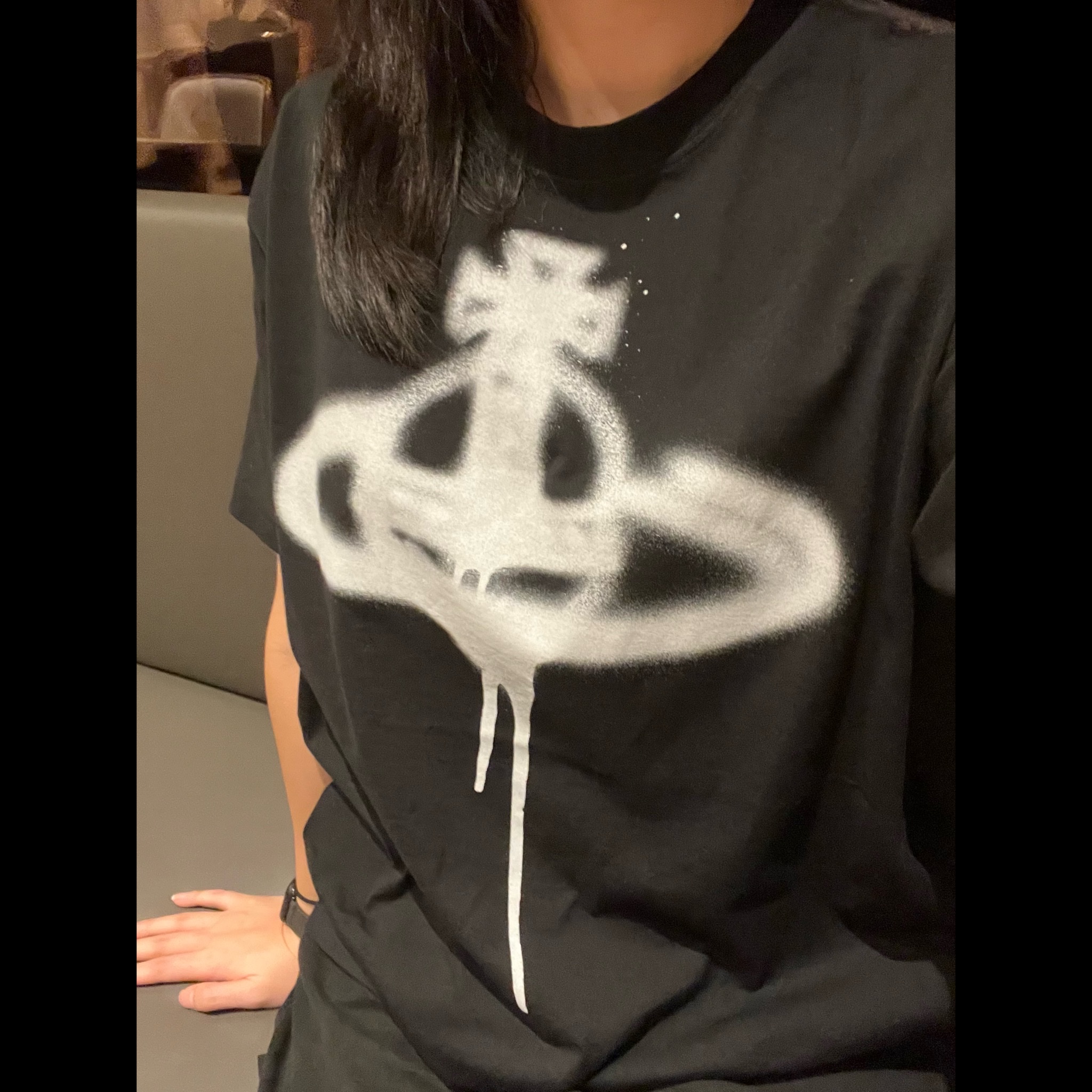 Vivienne Westwood Spray Orb Cotton T-Shirt Black 착용 스타일