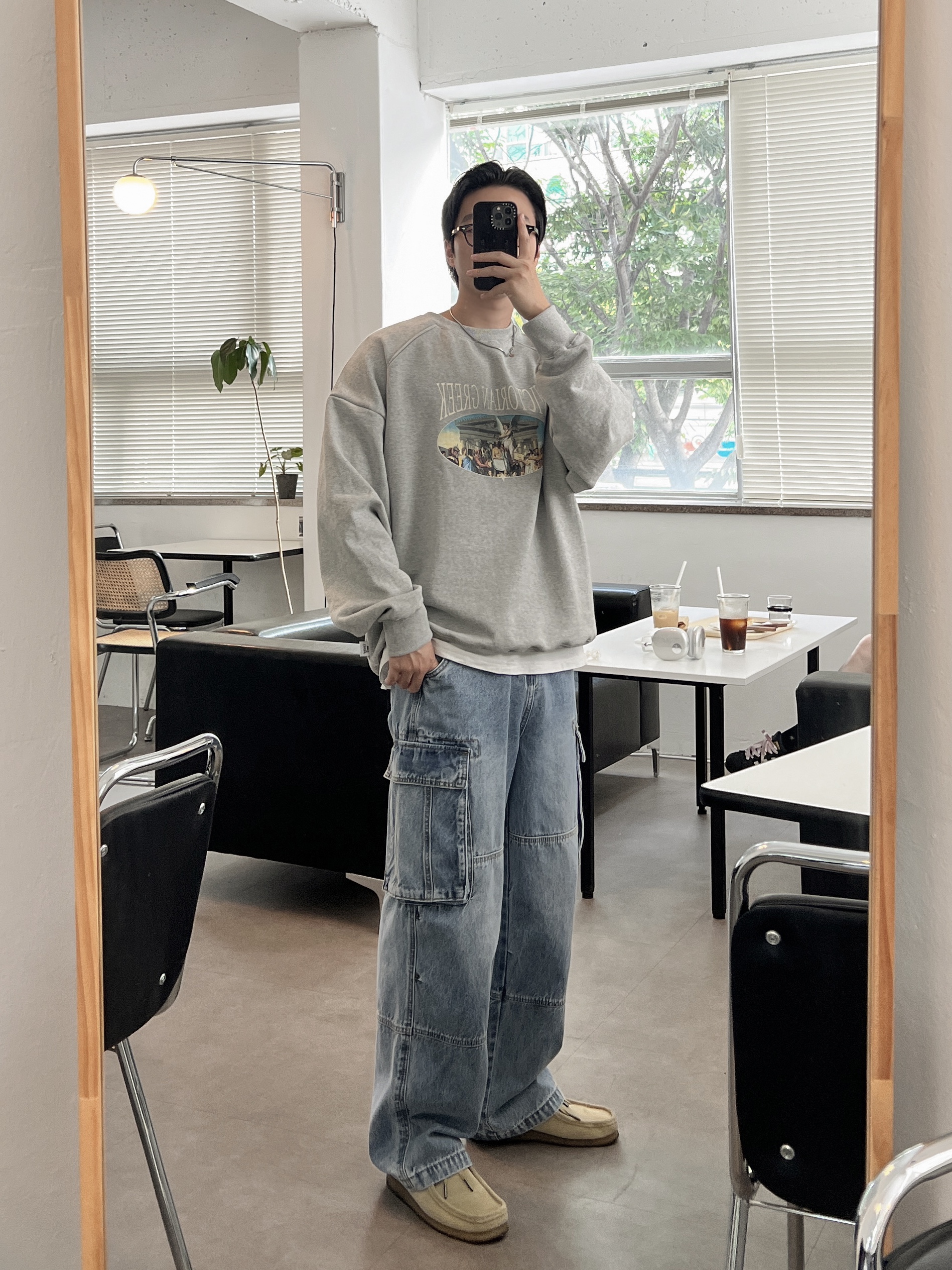 Clarks Wallabee Maple Suede, Apple AirPods Max Lightning Silver (Korean Ver.) 착용 스타일 - 3