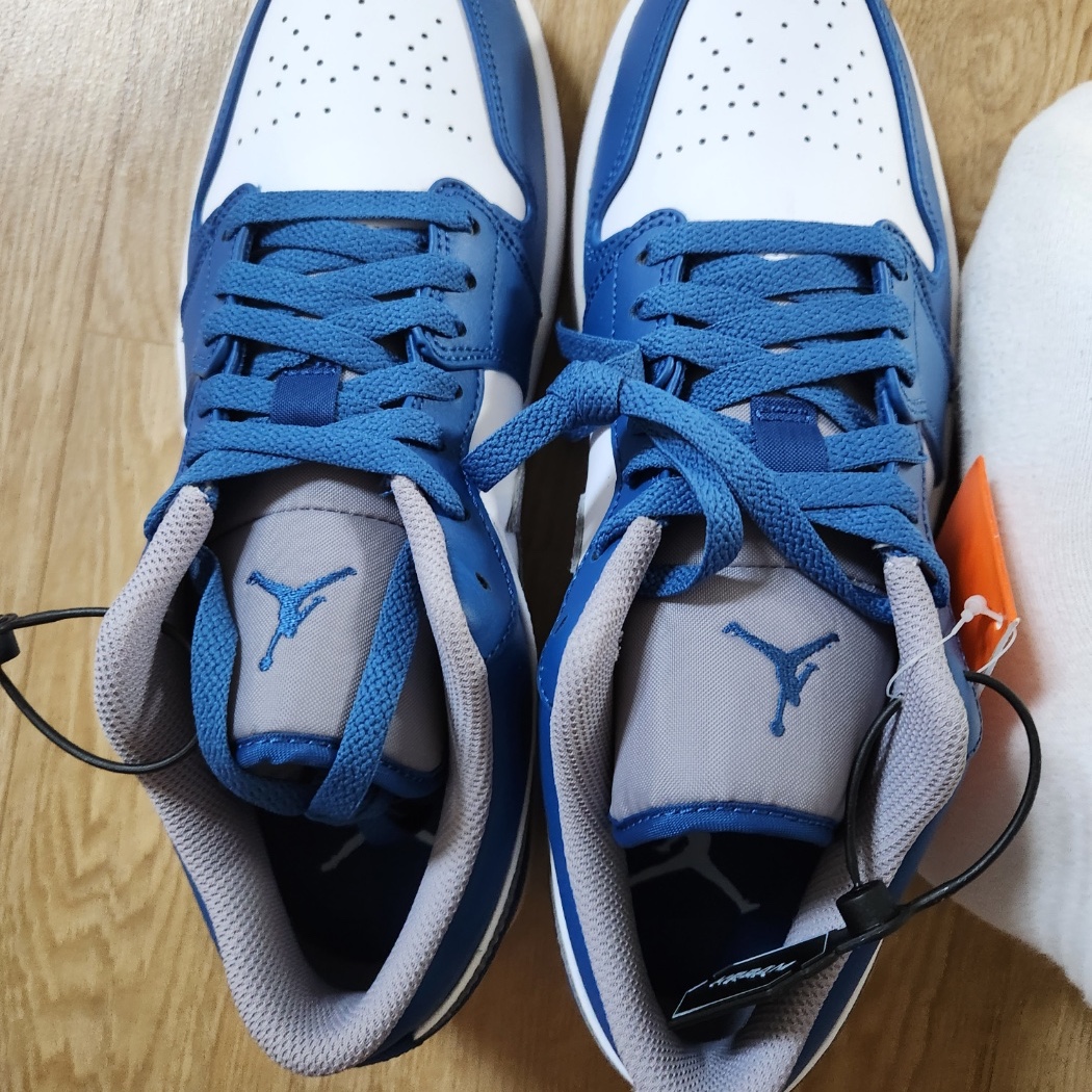 Jordan 1 Low True Blue Cement Grey 착용 스타일