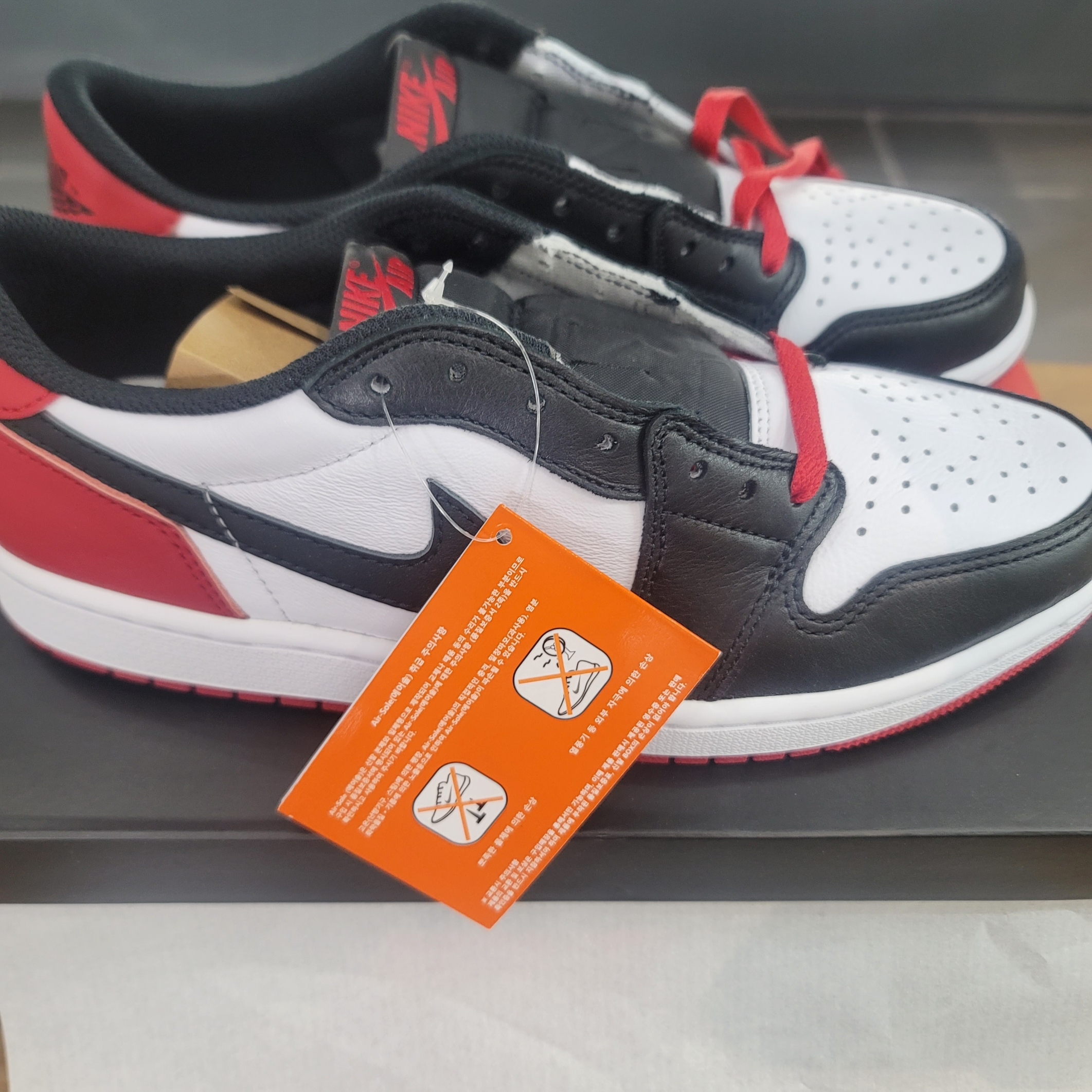 Jordan 1 Retro Low OG Black Toe 착용 스타일 - 2