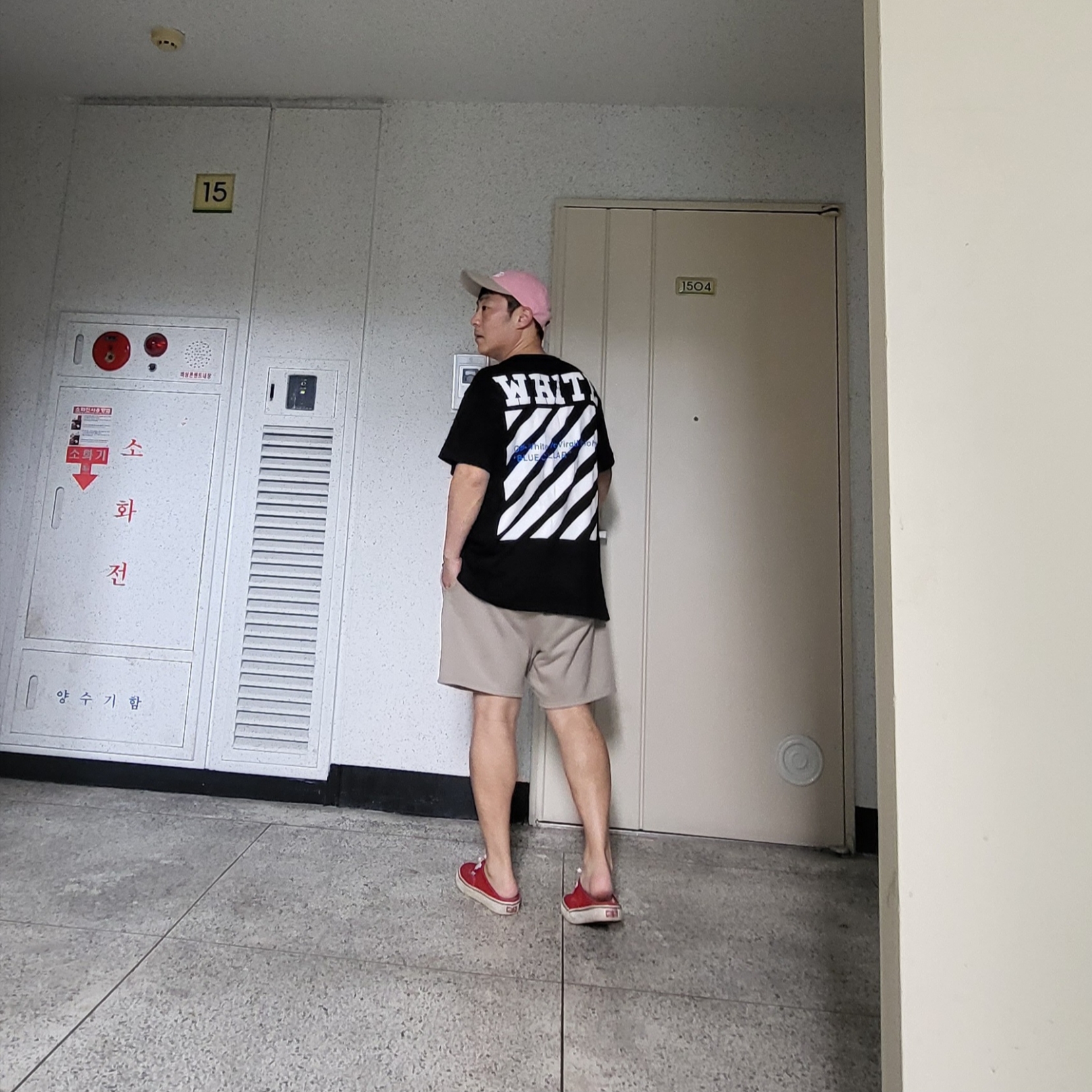 Emis New Logo Mix Ball Cap Beige Pink, Essentials Fleece Shorts Olive/Khaki - 20FW 착용 스타일