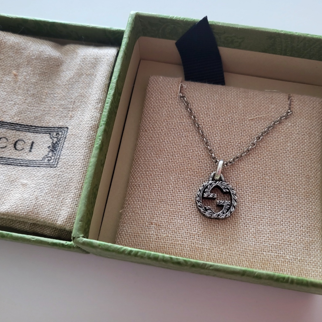 Gucci Interlocking G Pendant Necklace Silver 착용 스타일