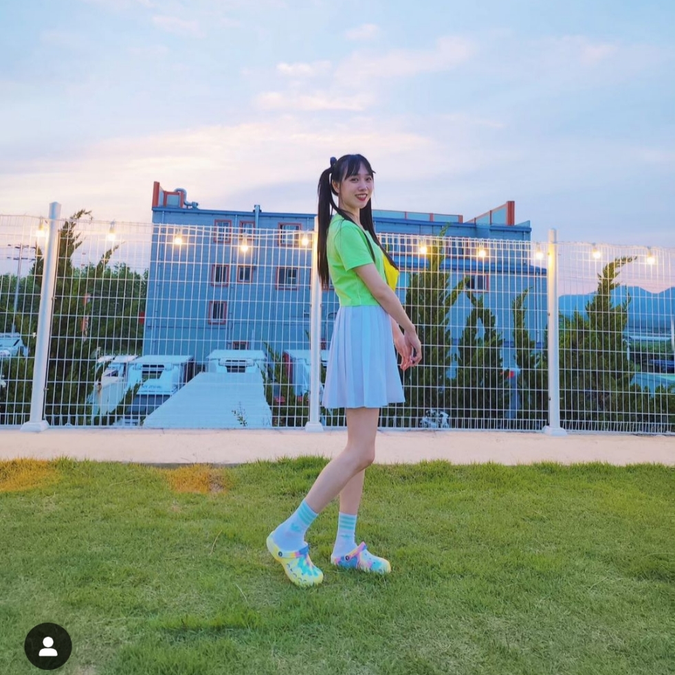 Crocs x Lazy Oaf Mega Crush Clog Multi 착용 스타일