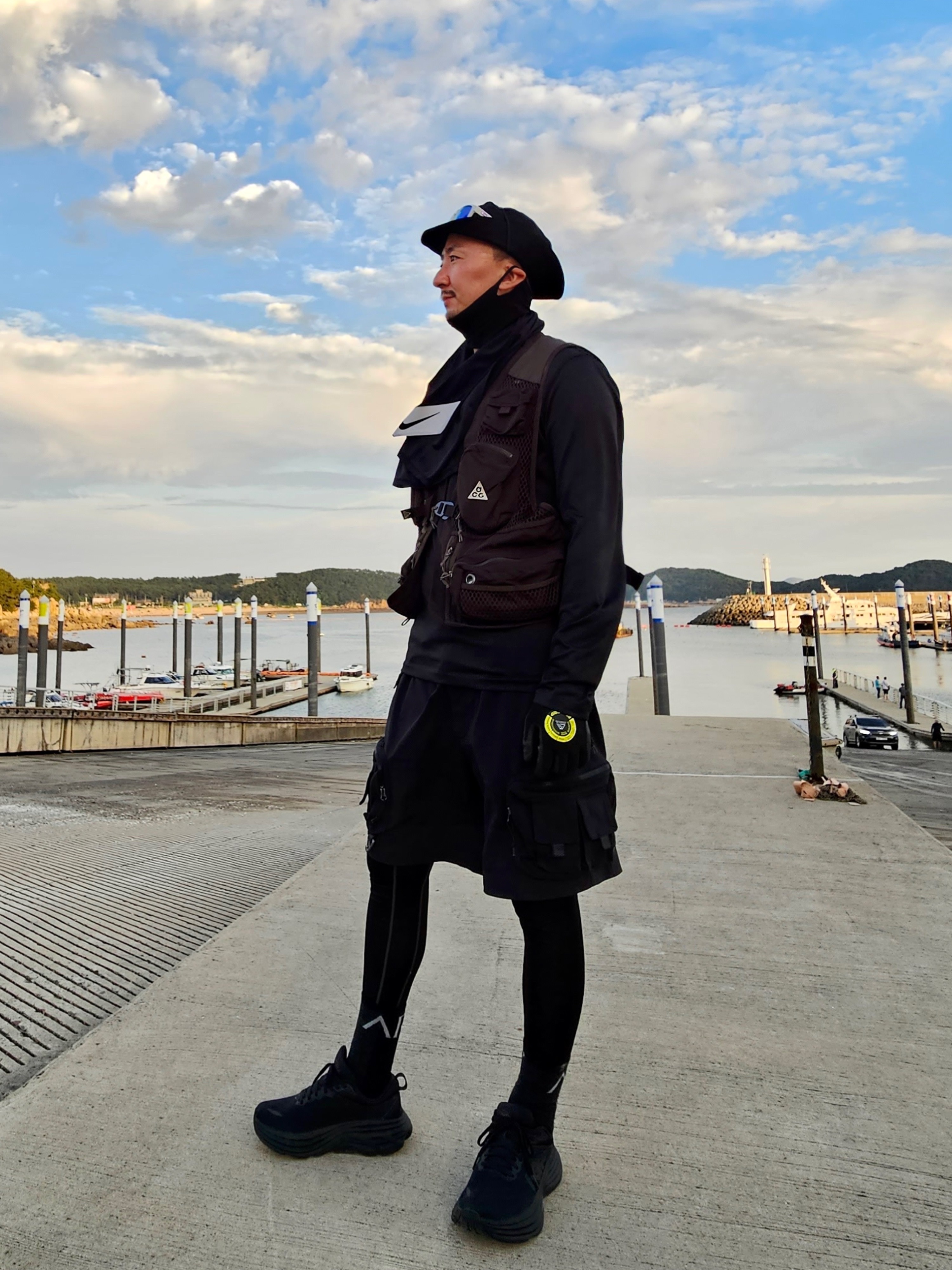 Arc'teryx Sinsolo Hat Black, Nike ACG Buttles Vest Velvet Brown - Asia 착용 스타일