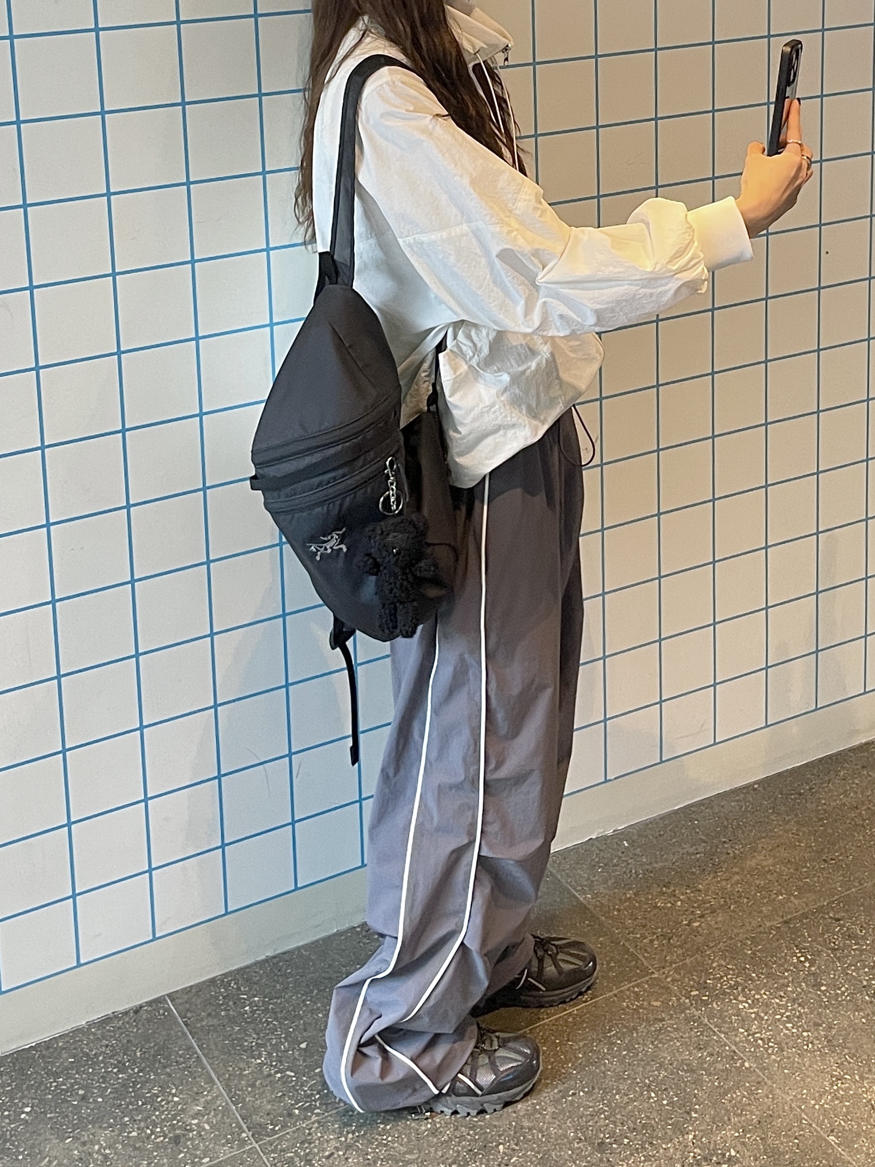 (W) Asics x Matin Kim Gel-Sonoma 15-50 Black Pure Silver, Arc'teryx Heliad 15 Backpack Black 착용 스타일 - 4