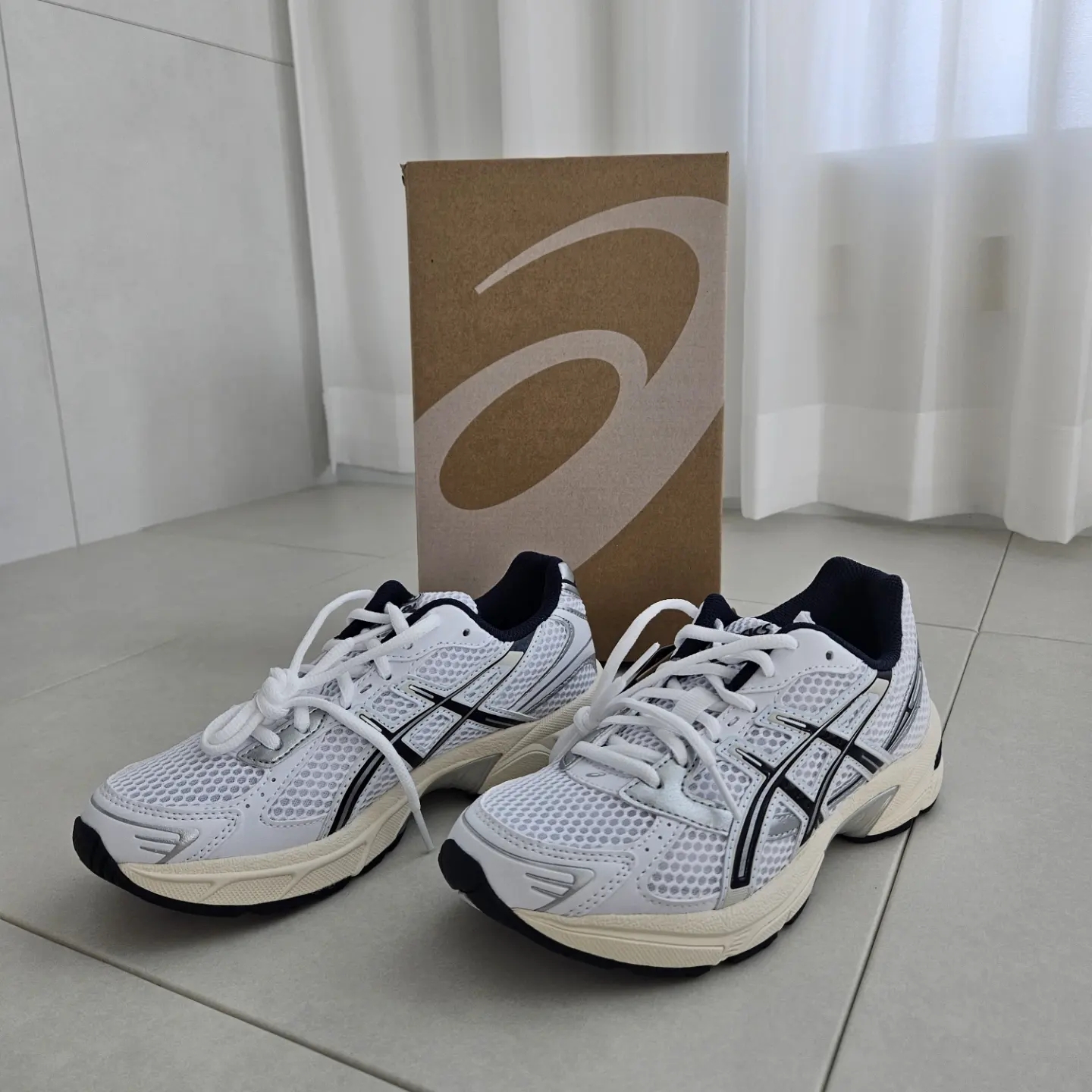 (W) Asics Gel-1130 White Midnight 착용 스타일