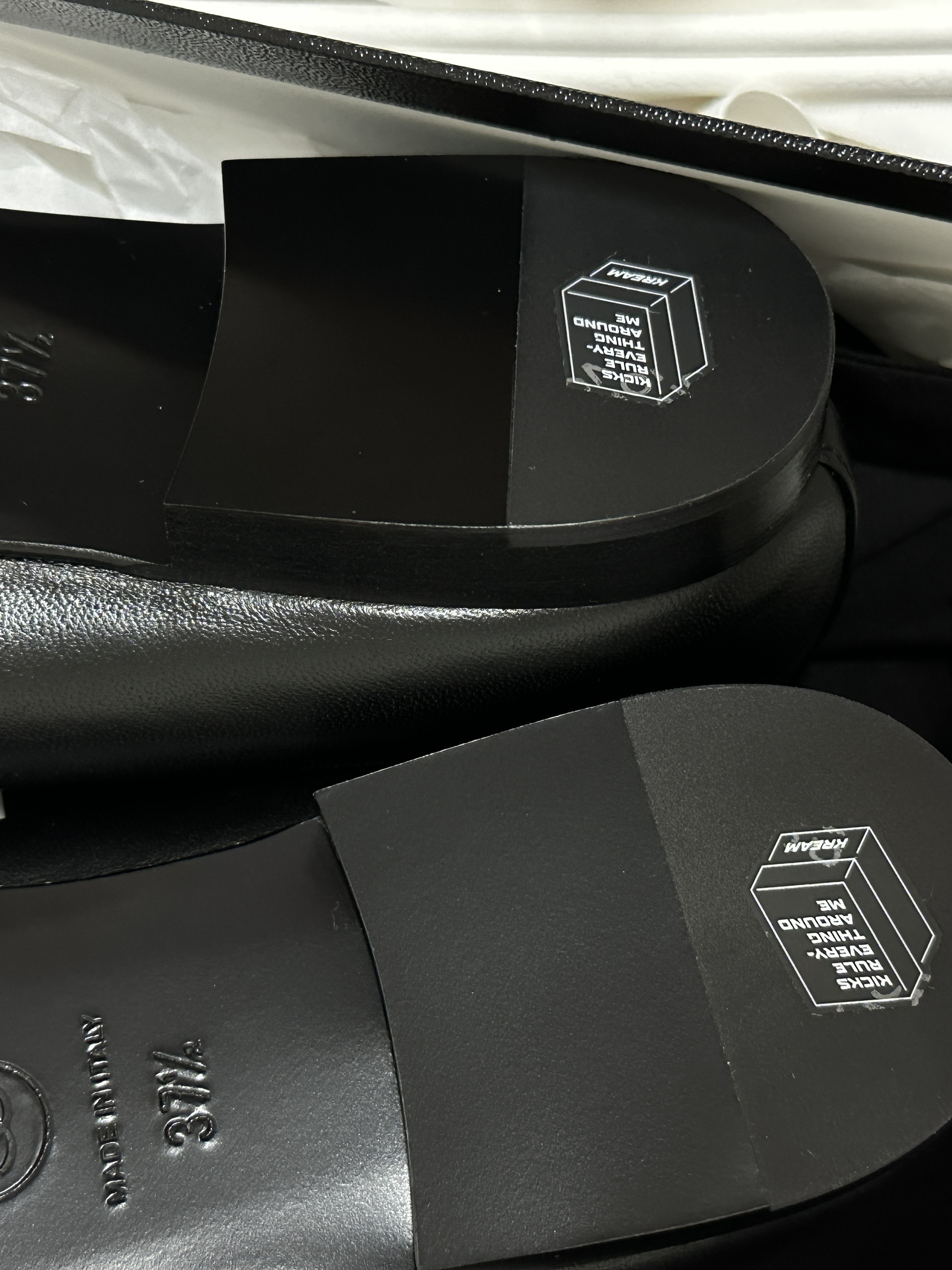 (W) Chanel Ballerina Flat Lambskin Patent Calfskin & Black 착용 스타일 - 3