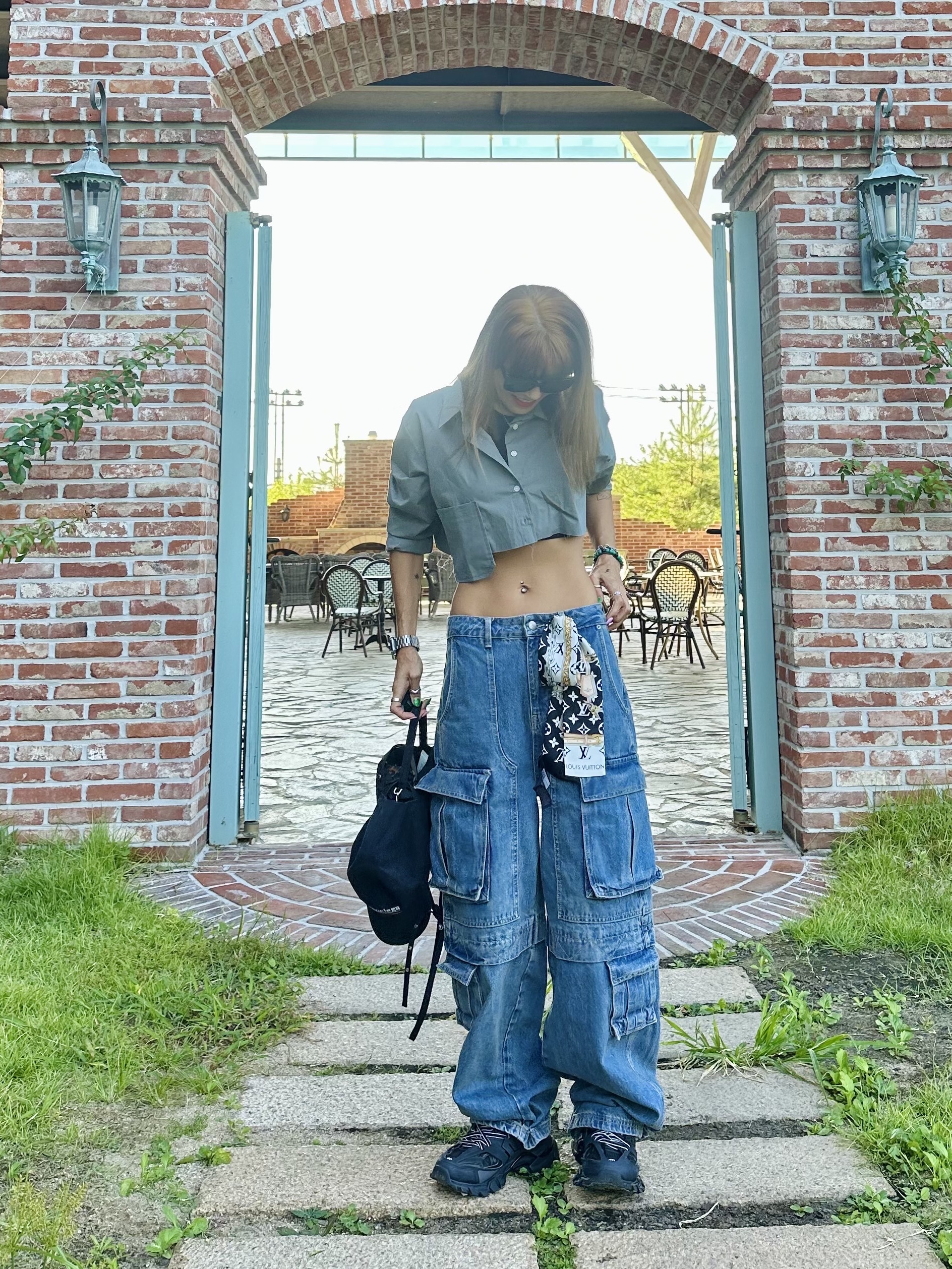 Balenciaga Track Sneakers Triple Black, (W) Louis Vuitton Monogram Confidential Bandeau Black 착용 스타일 - 2