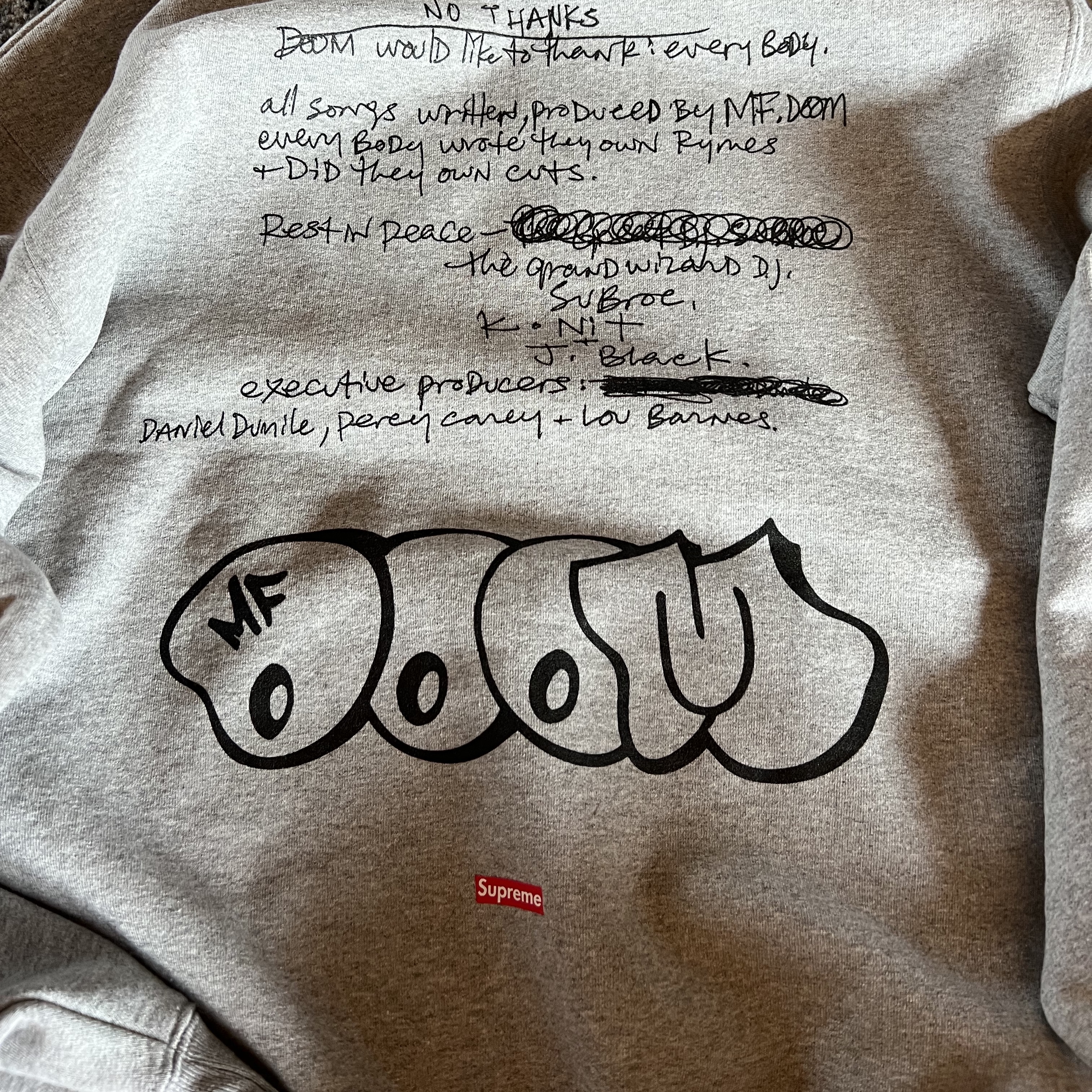 Supreme x MF Doom Hooded Sweatshirt Heather Grey - 23FW 착용 스타일 - 2