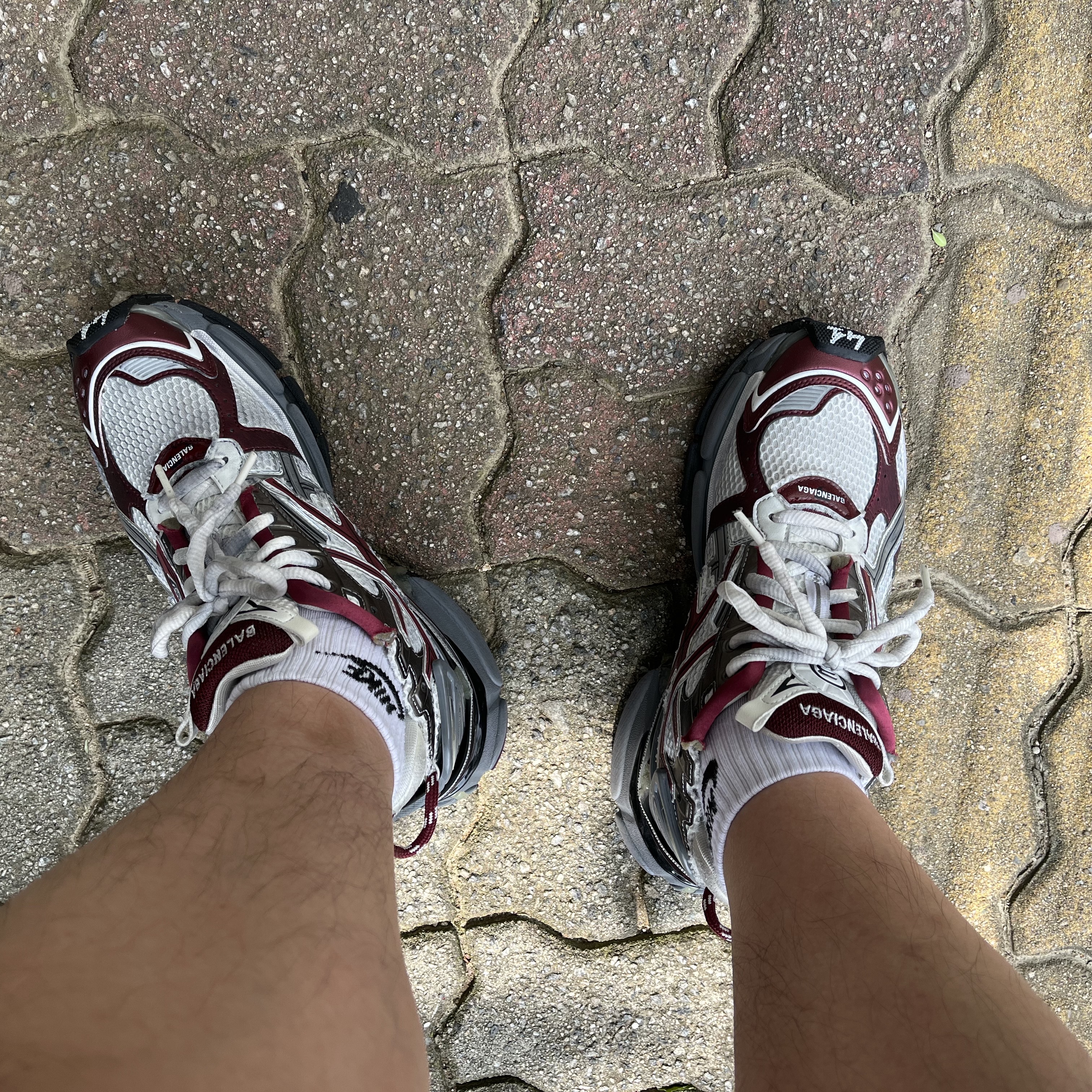 Balenciaga Runner Sneakers Grey Burgundy 착용 스타일