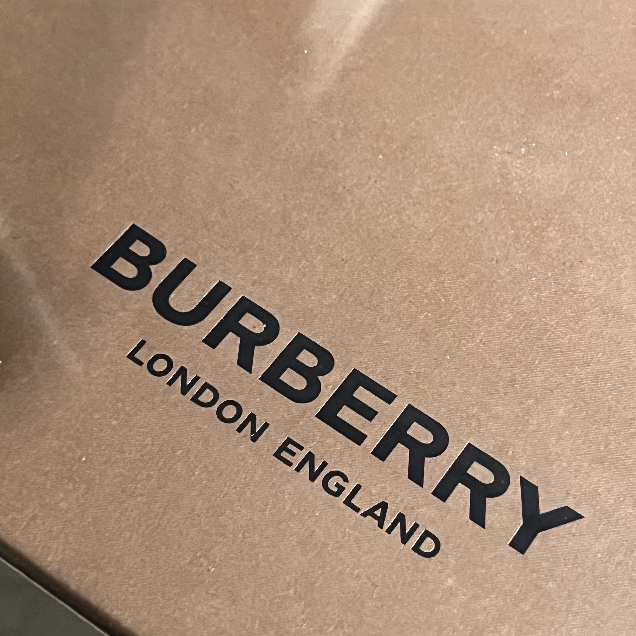 (W) Burberry Vintage Check Suede Leather Sneakers White Archive Beige 착용 스타일