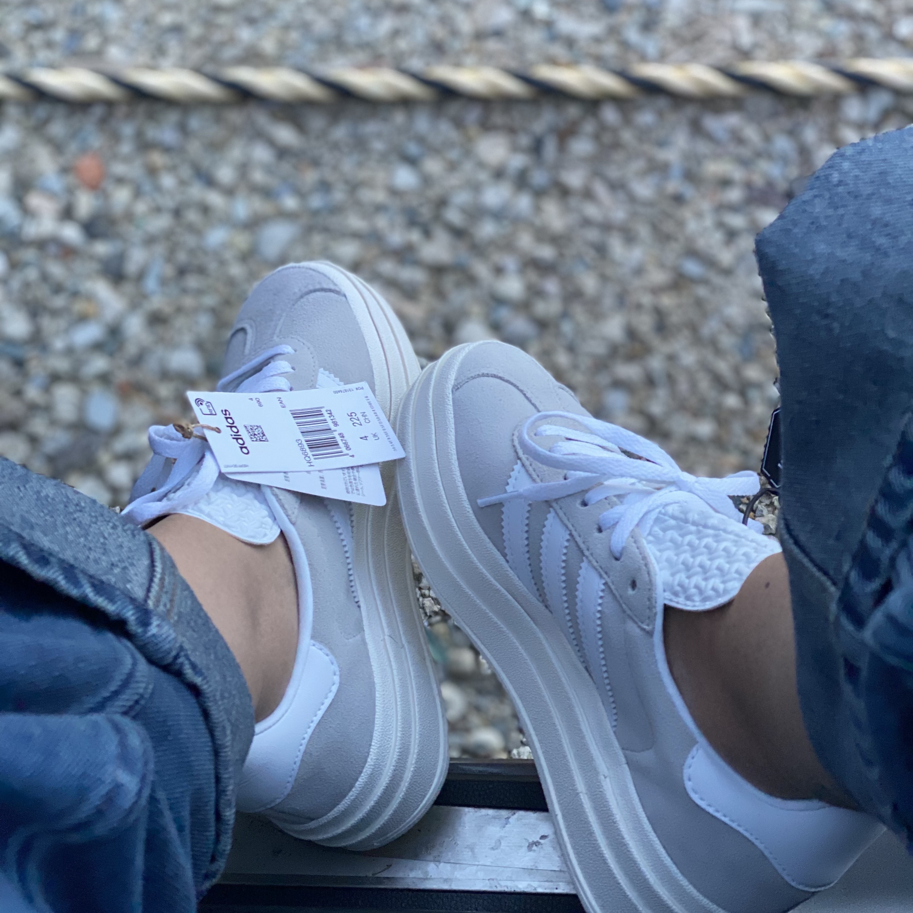 (W) Adidas Gazelle Bold Grey Cloud White 착용 스타일
