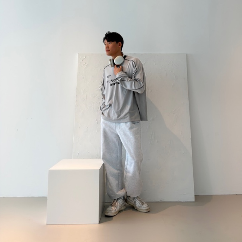Apple AirPods Max Lightning Silver (Korean Ver.), Nike Air Force 1 '07 Low White 착용 스타일