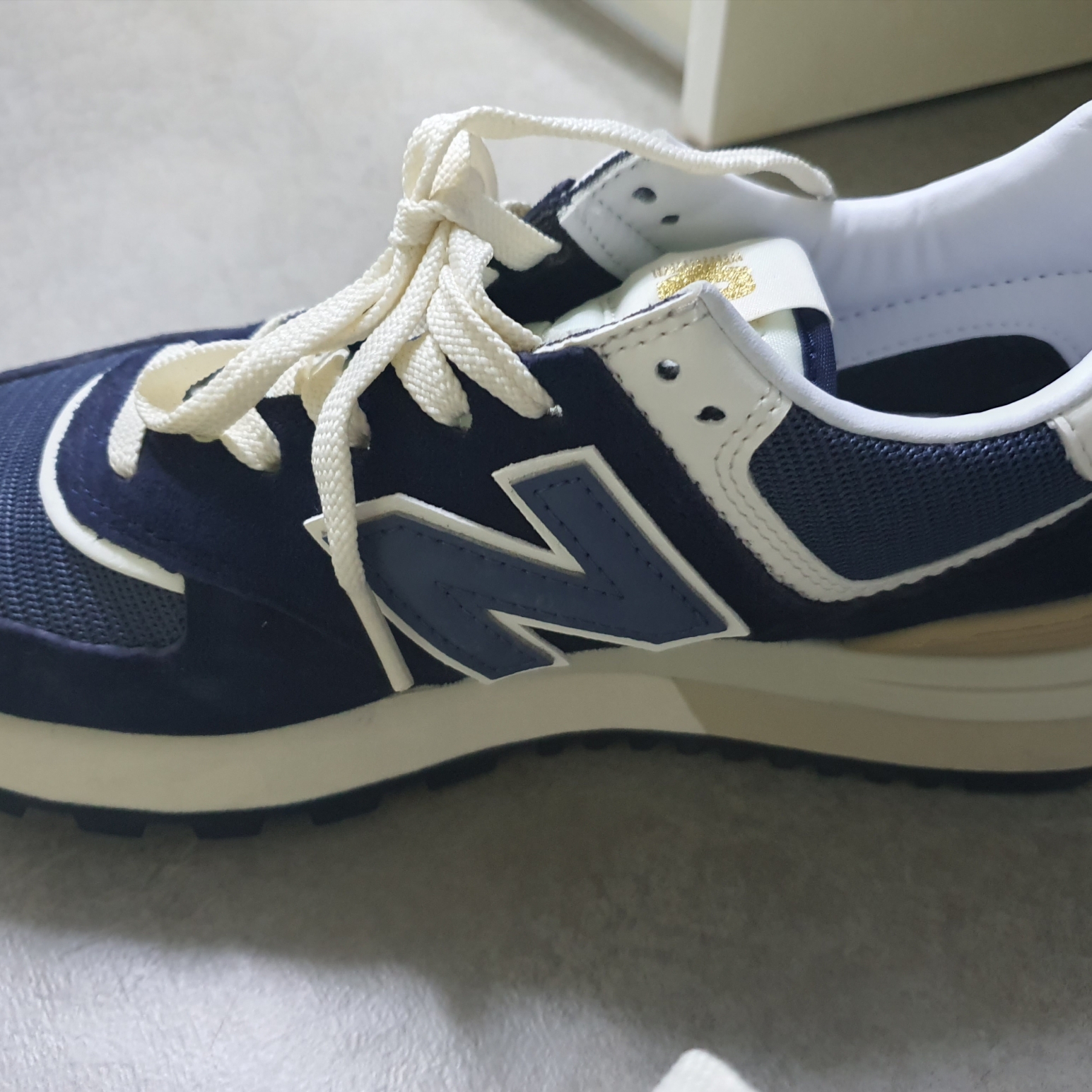 New Balance 574 Legacy Navy 착용 스타일 - 3
