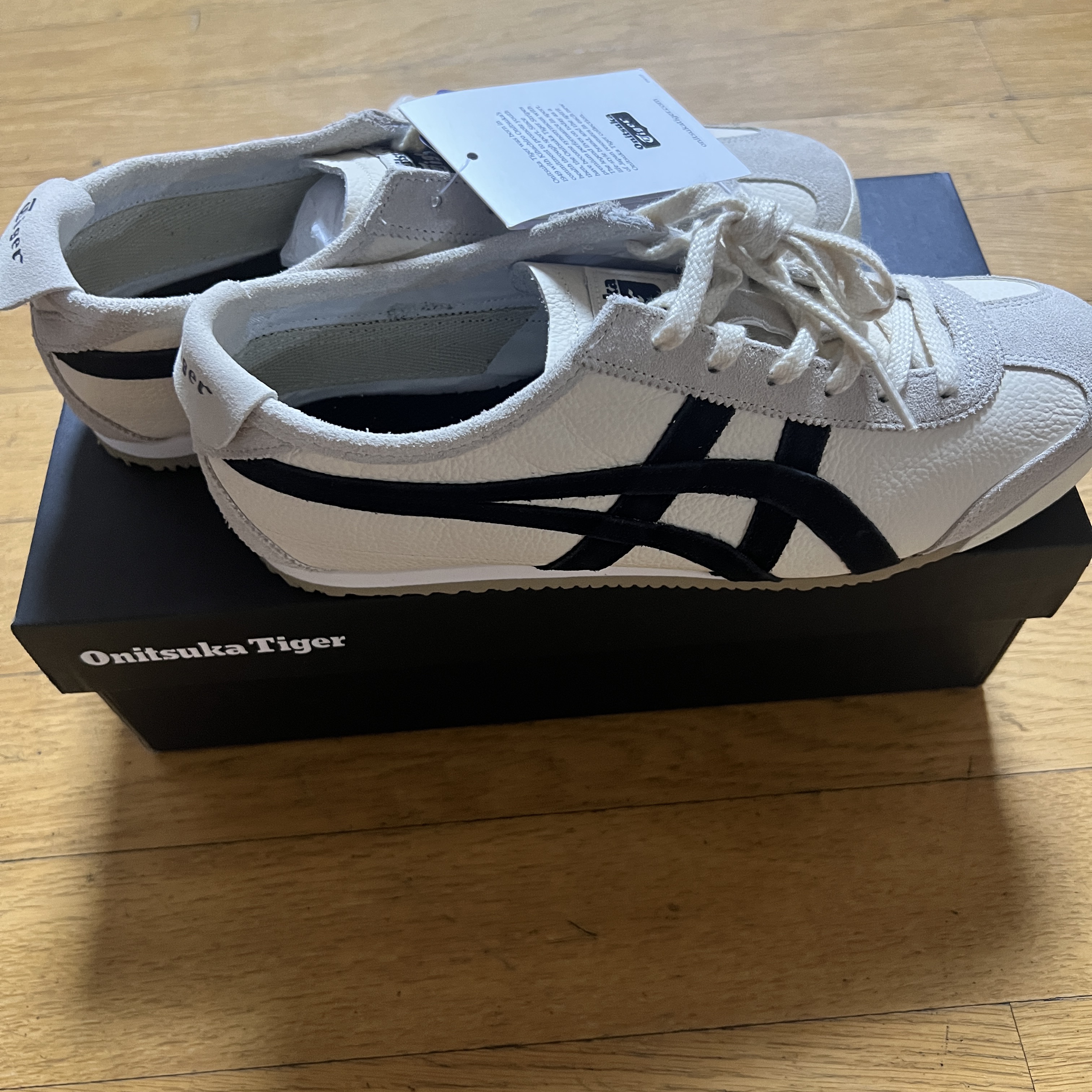 Onitsuka Tiger Mexico 66 Vintage White Black 착용 스타일 - 2