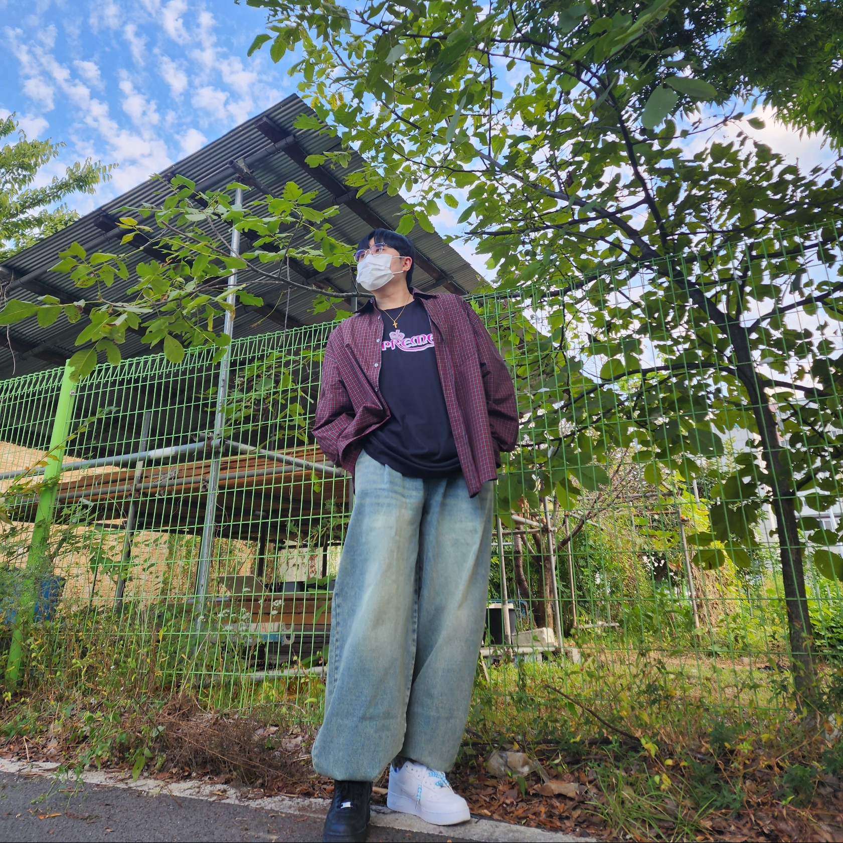 Supreme Crown T-Shirt Black - 23SS, Nike x Drake Nocta Air Force 1 Low SP Certified Lover Boy White 착용 스타일 - 5