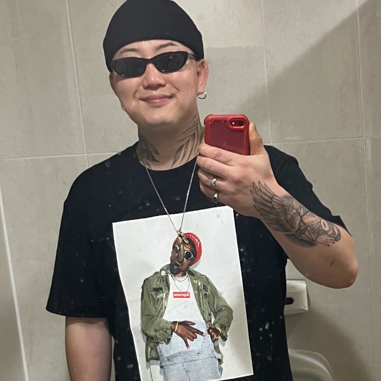 Supreme Andre 3000 T-Shirt Black - 22FW, Nike x Supreme Air Humara 17 Fire Pink 착용 스타일 - 2