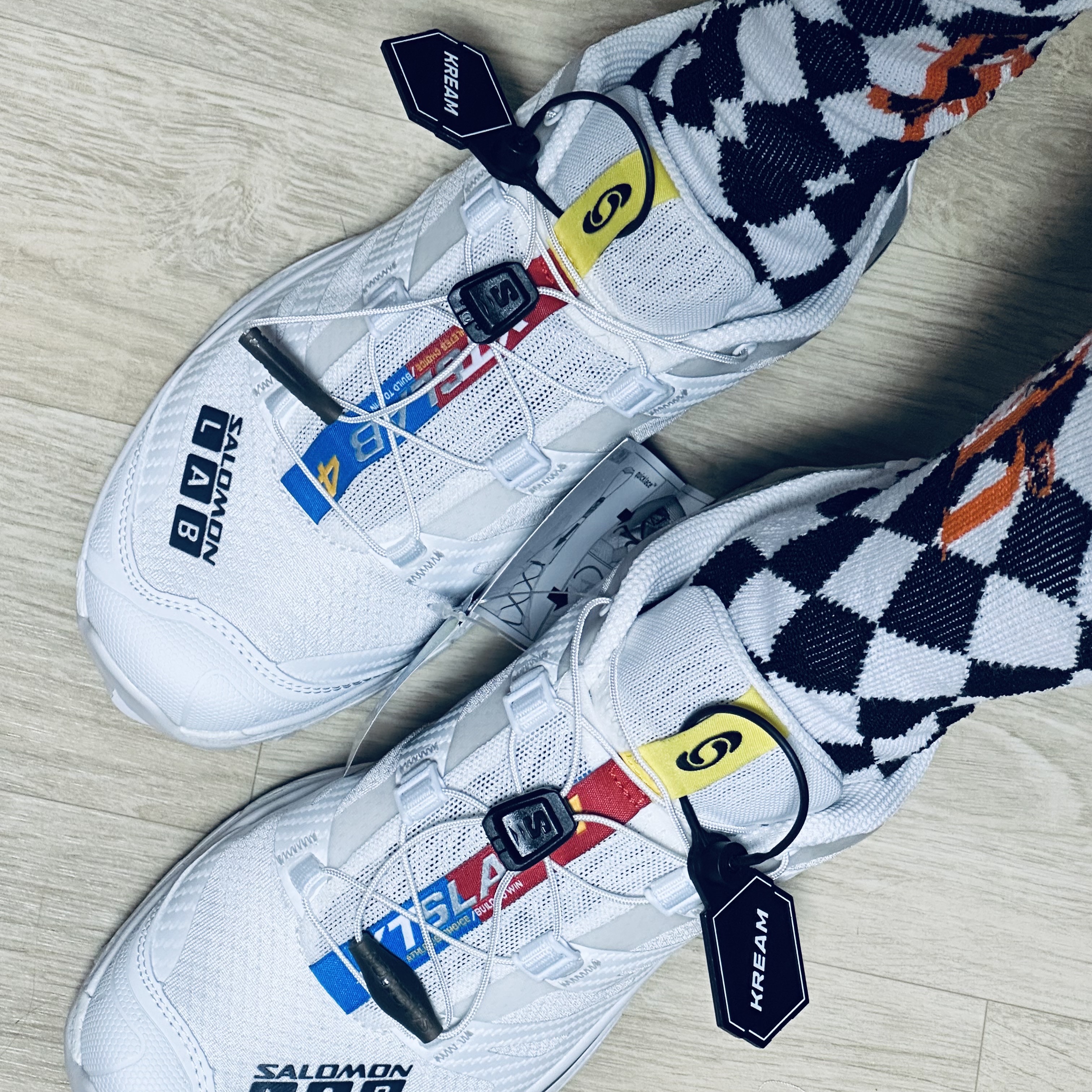 Salomon XT-4 White Lunar Rock 착용 스타일