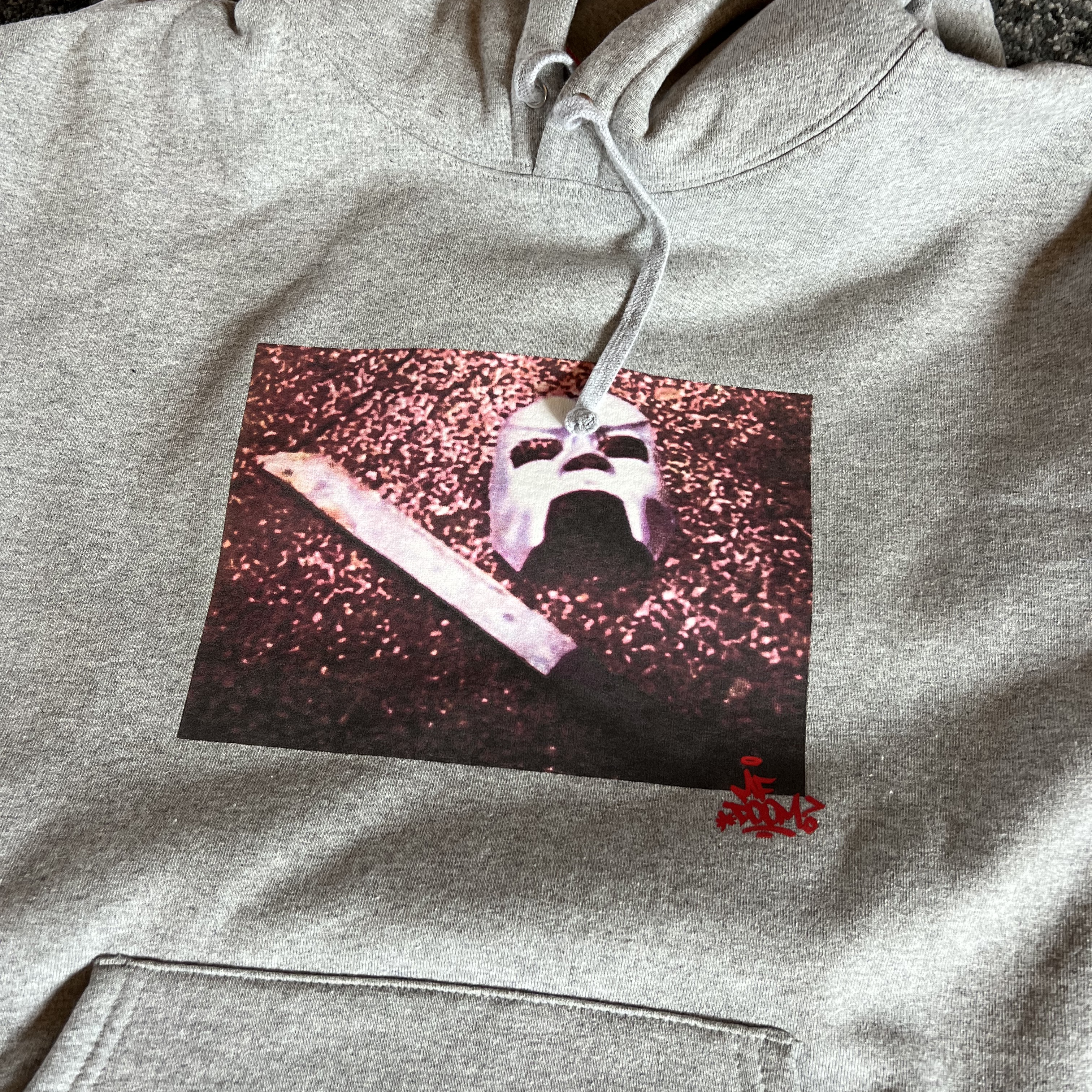 Supreme x MF Doom Hooded Sweatshirt Heather Grey - 23FW 착용 스타일 - 1