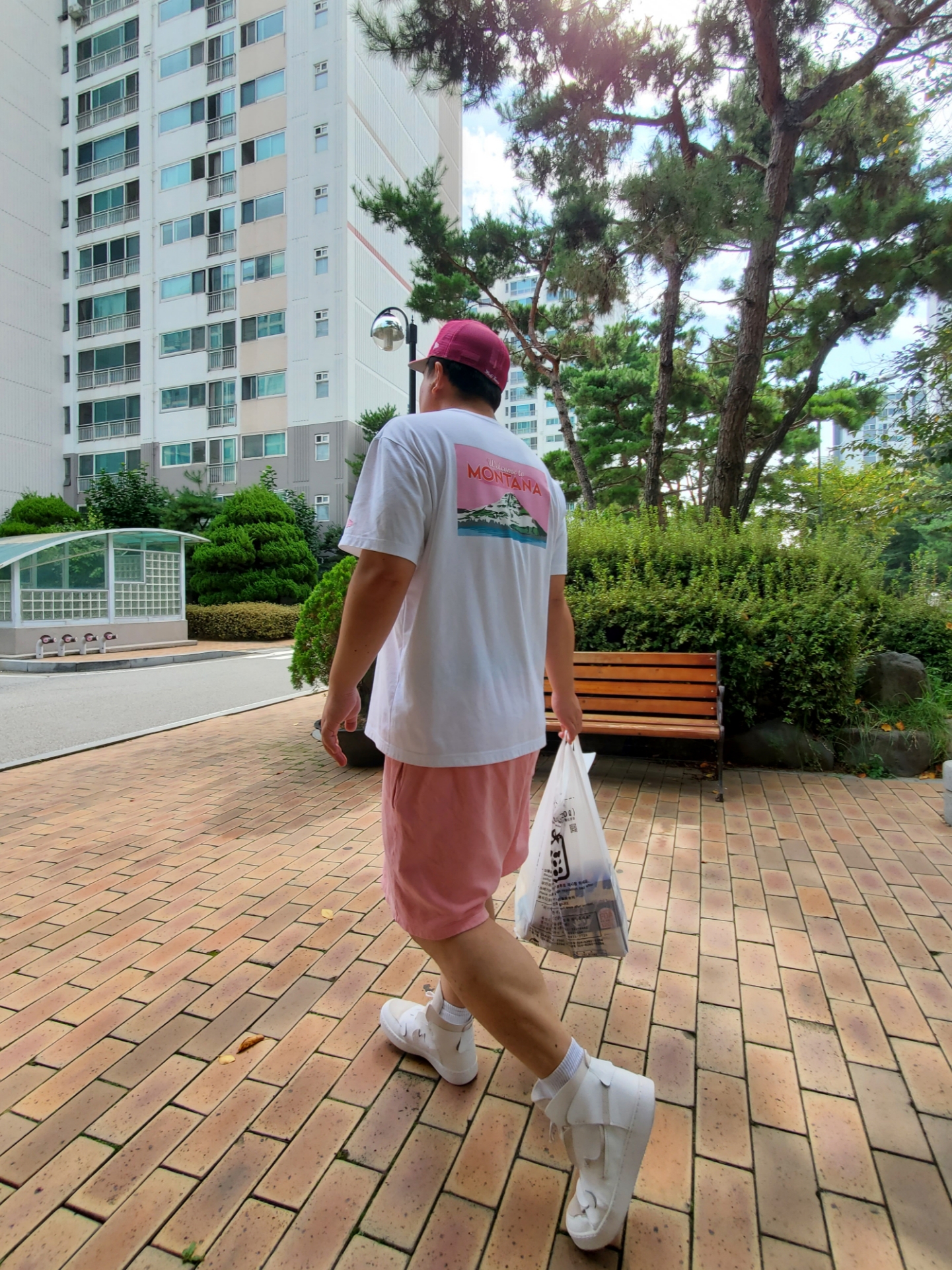 (W) Nike Vandalised LX White Platinum Tint, Supreme Box Logo Mesh Back New Era Pink - 22SS 착용 스타일
