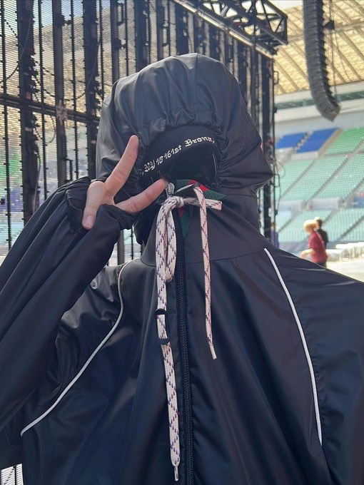 Gucci Nylon Satin Jacket Black 착용 스타일