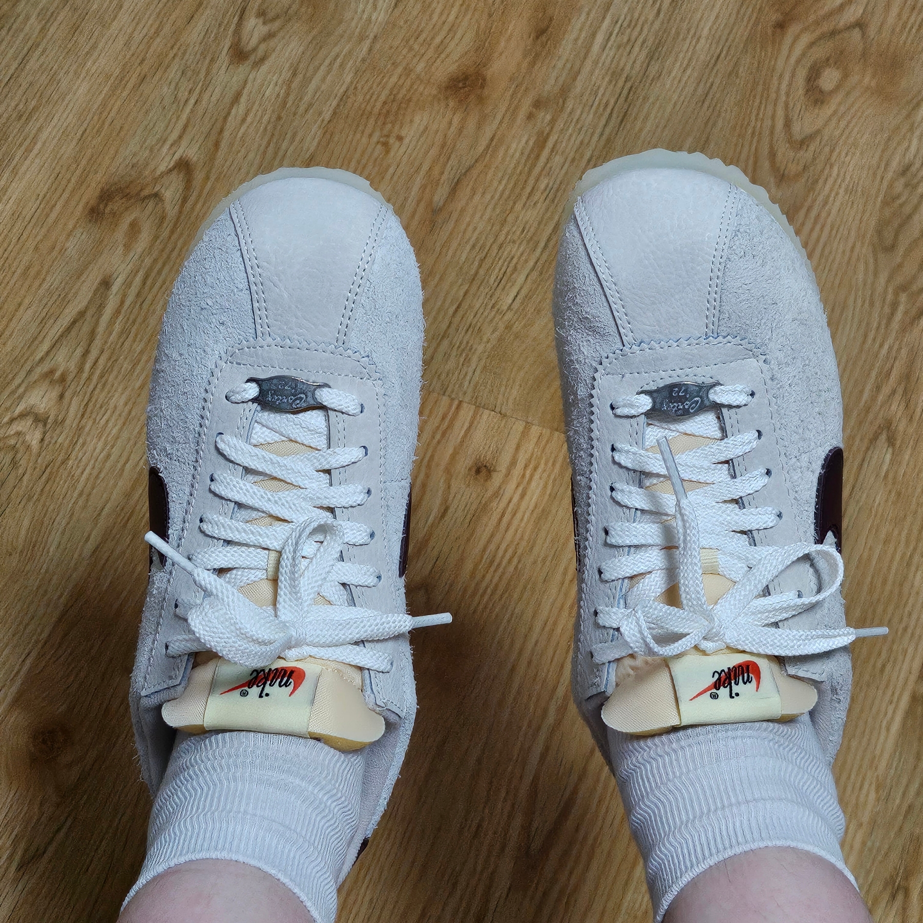 (W) Nike Cortez 23 Orewood Brown and Earth 착용 스타일