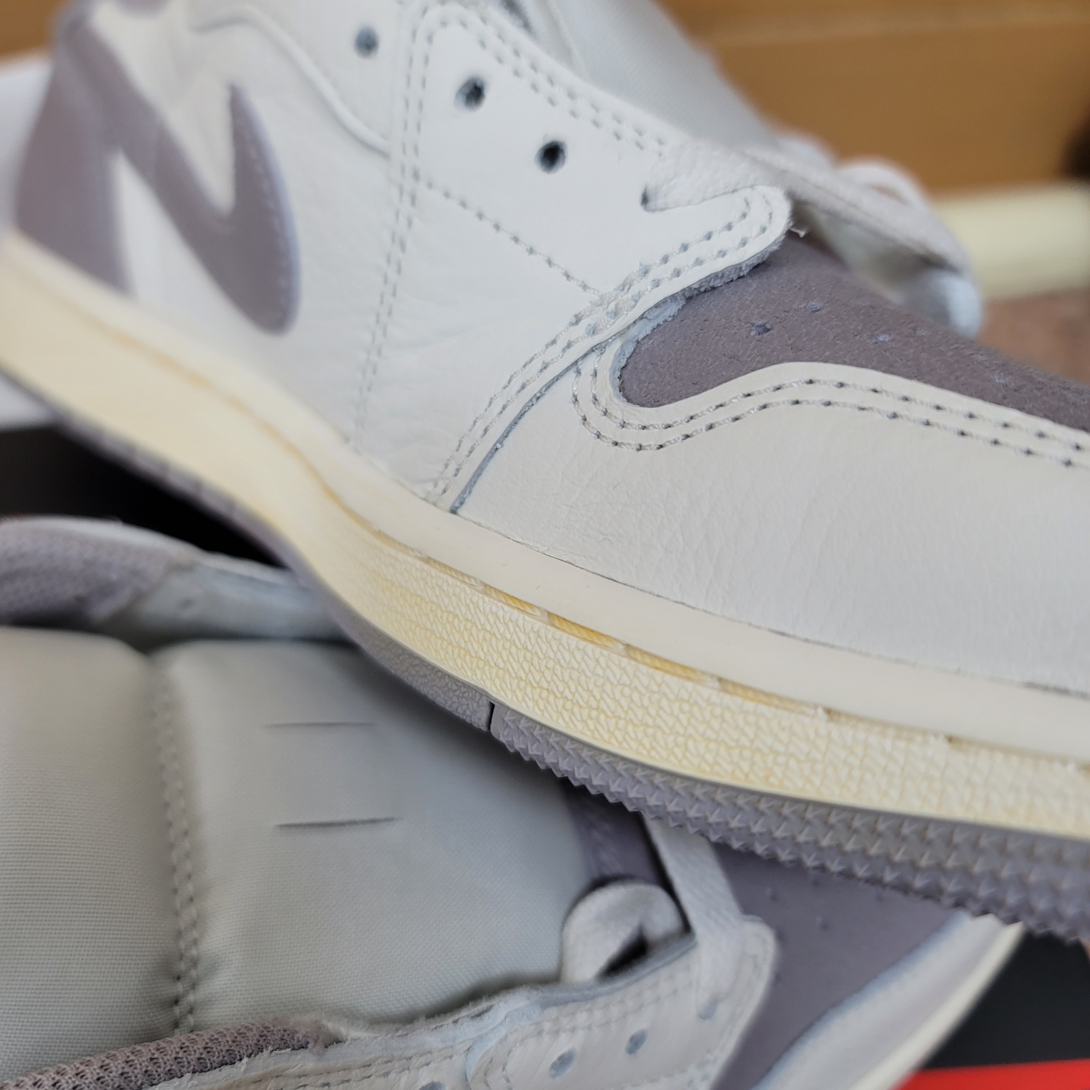Jordan 1 Retro Low OG Atmosphere Grey 착용 스타일 - 3