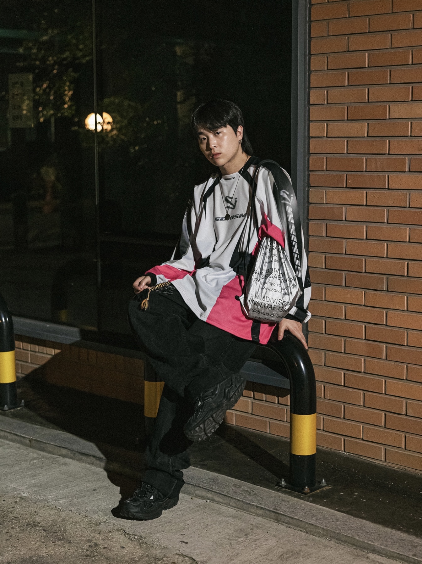 (W) New Balance 703 Black 착용 스타일 - 3
