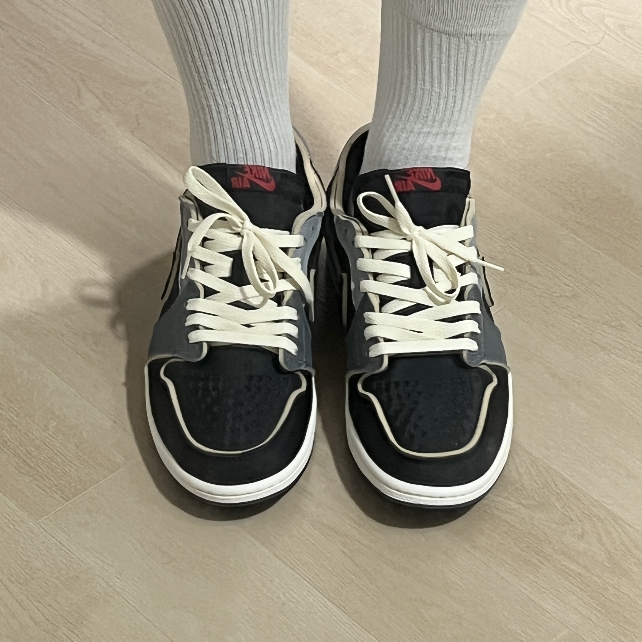 Jordan 1 Retro Low OG EX Black and Smoke Grey 착용 스타일 - 1