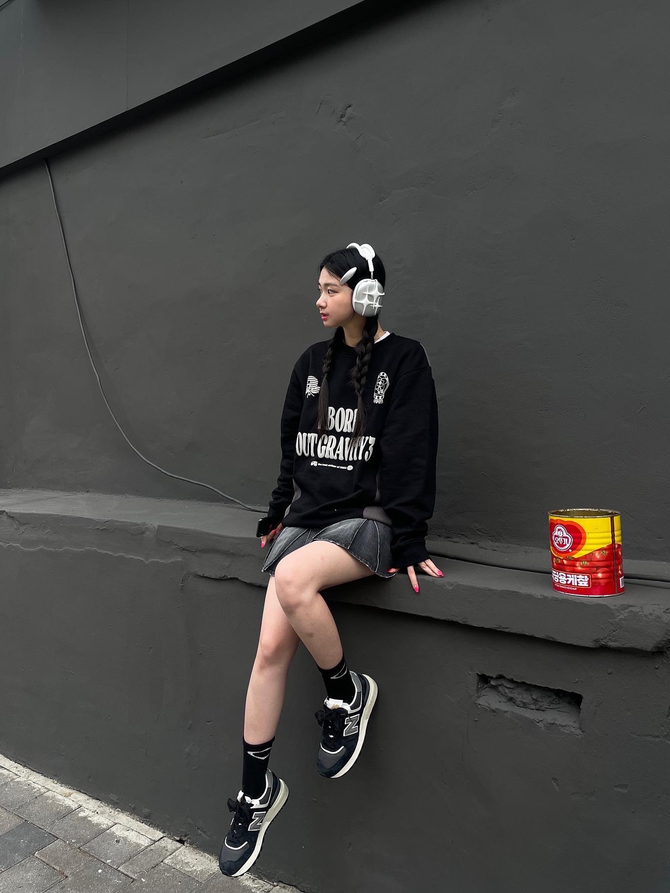 Test Artifact Era Max 002 White, Apple AirPods Max Lightning Silver (Korean Ver.) 착용 스타일 - 1