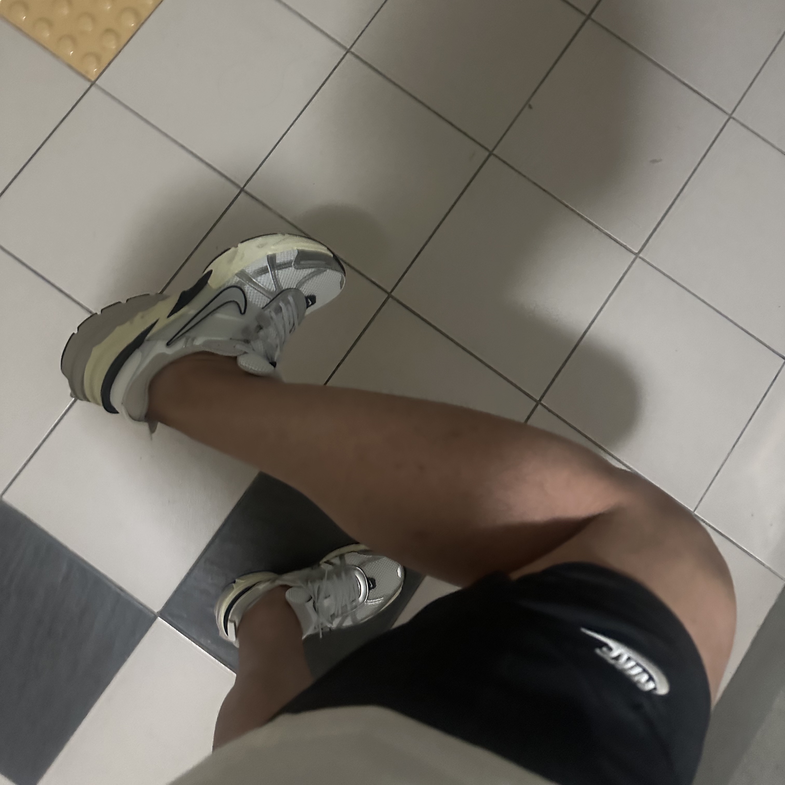 Nike V2K Run Summit White Metallic Silver 착용 스타일