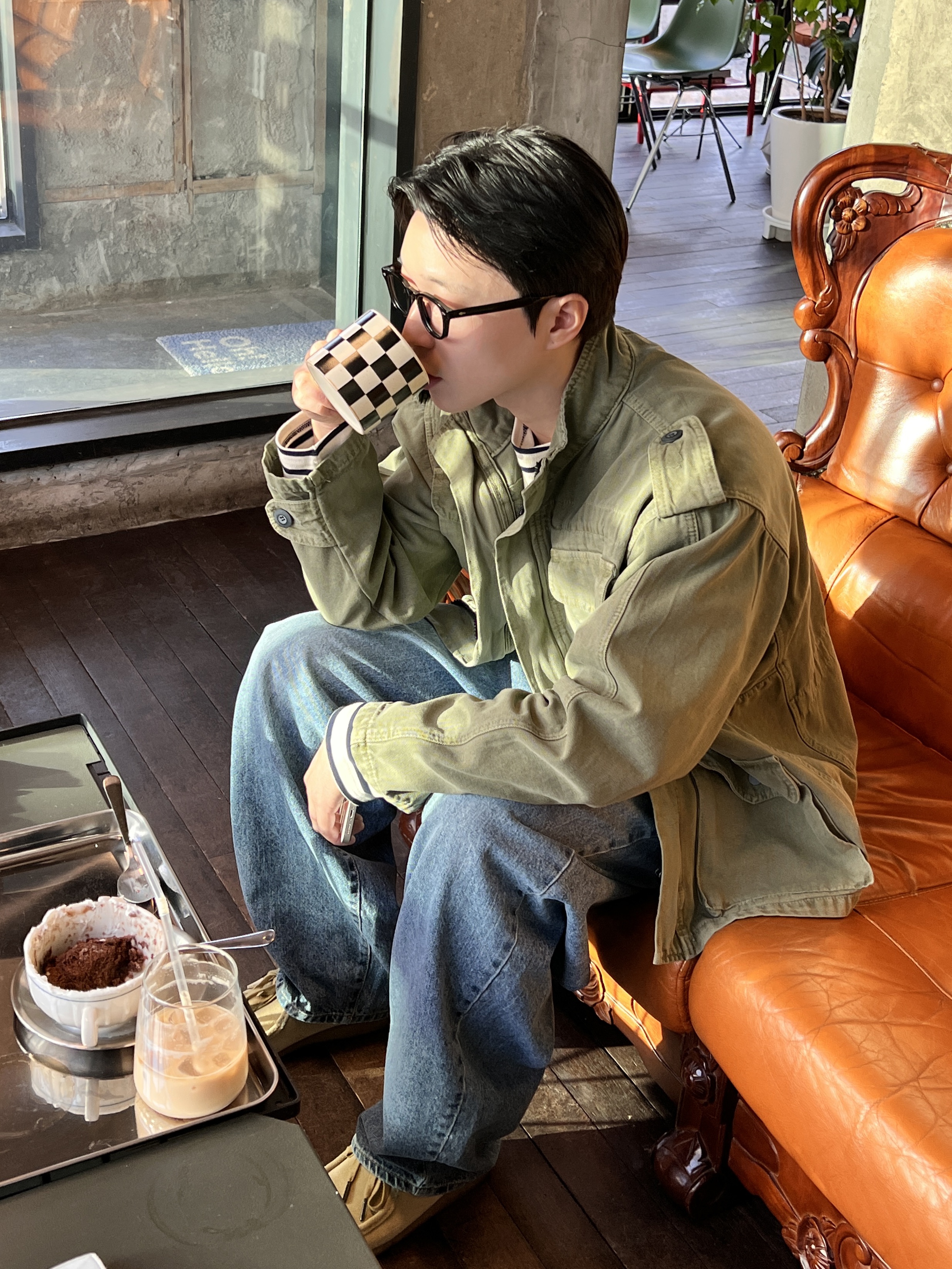 Clarks Wallabee Maple Suede 착용 스타일 - 1