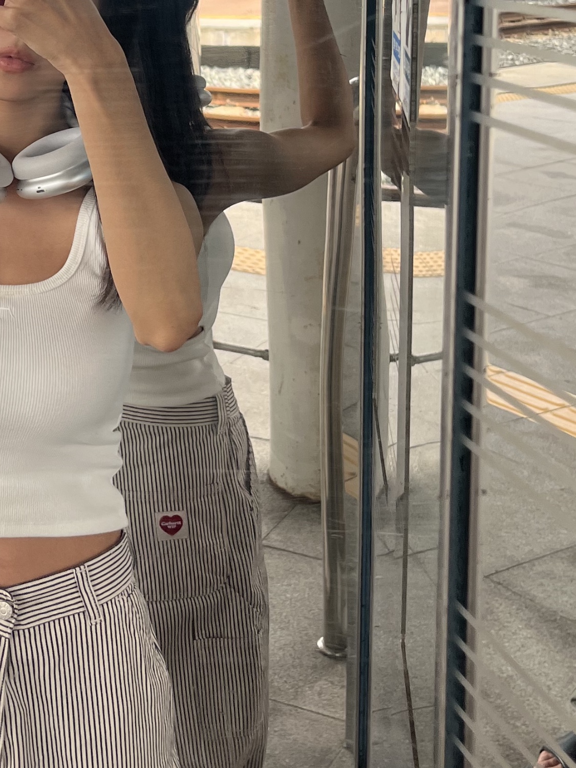 Birkenstock Boston Vegan Khaki - Narrow, Apple AirPods Max Lightning Silver (Korean Ver.) 착용 스타일 - 2