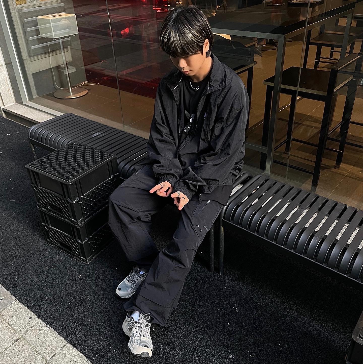 Asics Gel-Venture 6 Feather Grey Black 착용 스타일 - 2