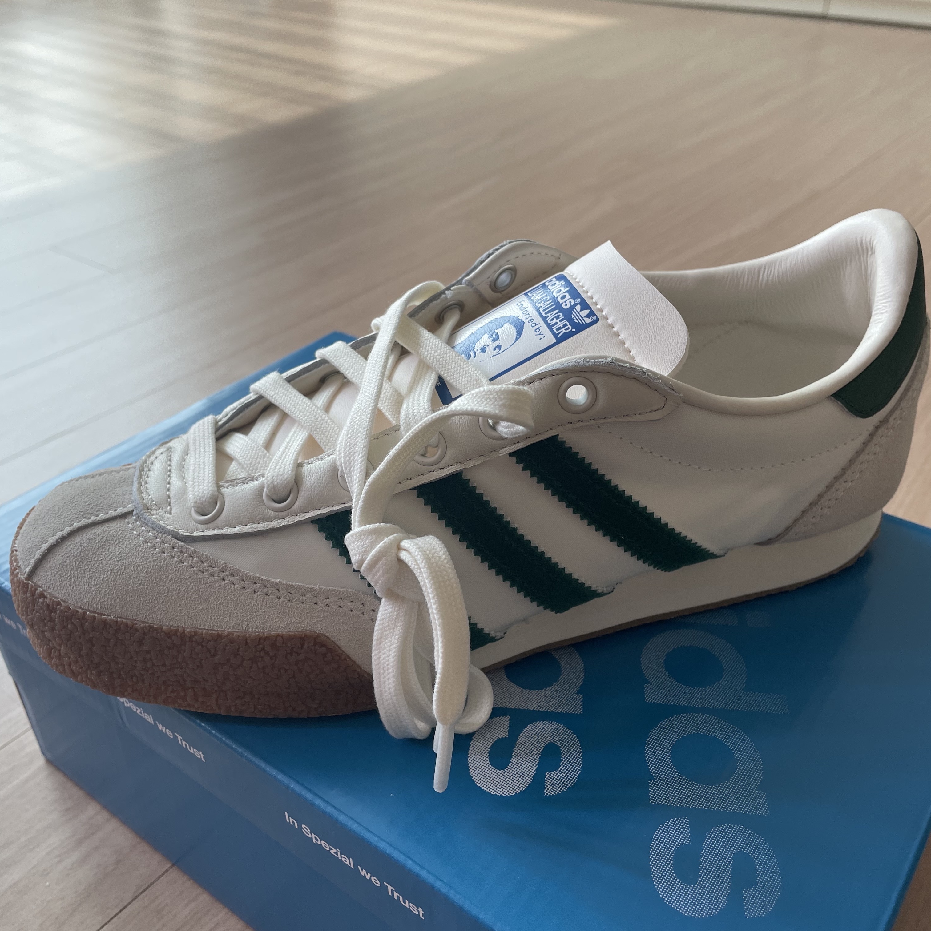 Adidas x Liam Gallagher Spezial LG II Cream White Collegiate Green 착용 스타일 - 1