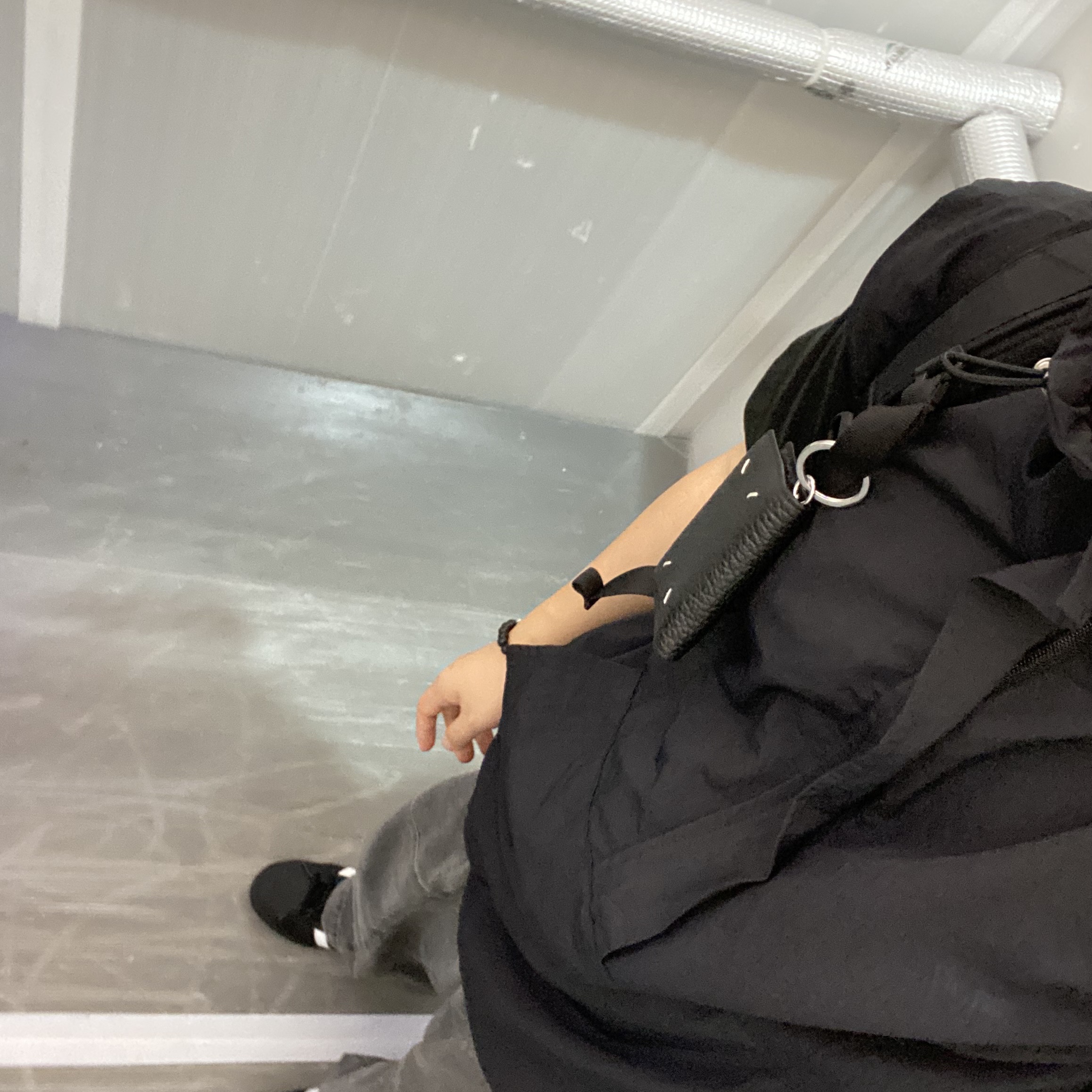 Adidas Superstar Core Black White, Maison Margiela Keyring Wallet Black 착용 스타일 - 1
