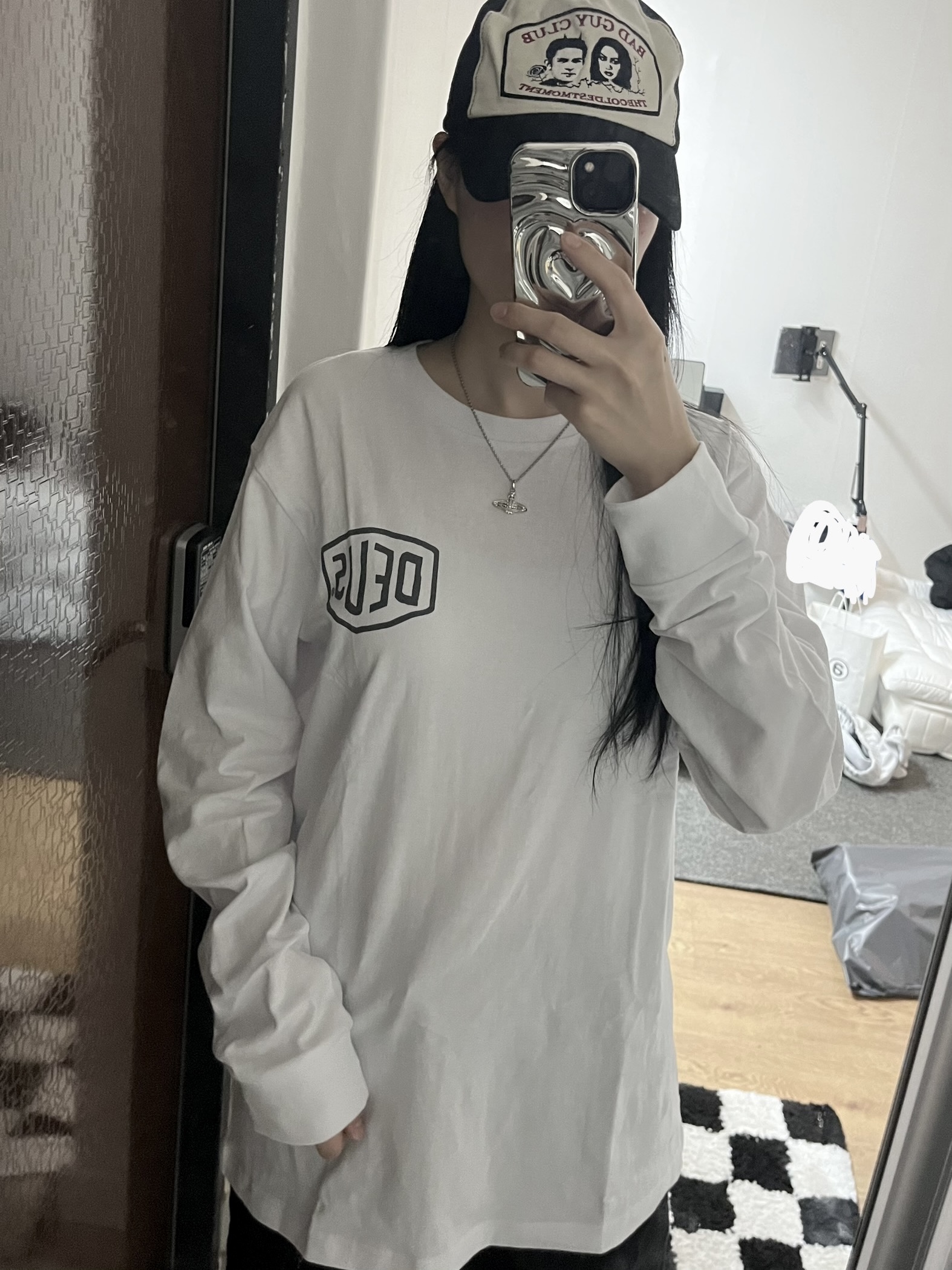 Deus Ex Machina Tokyo Asakusa Address Long Sleeve T-Shirt White, Vivienne Westwood Mini Bas Relief Pendant Silver 착용 스타일 - 2