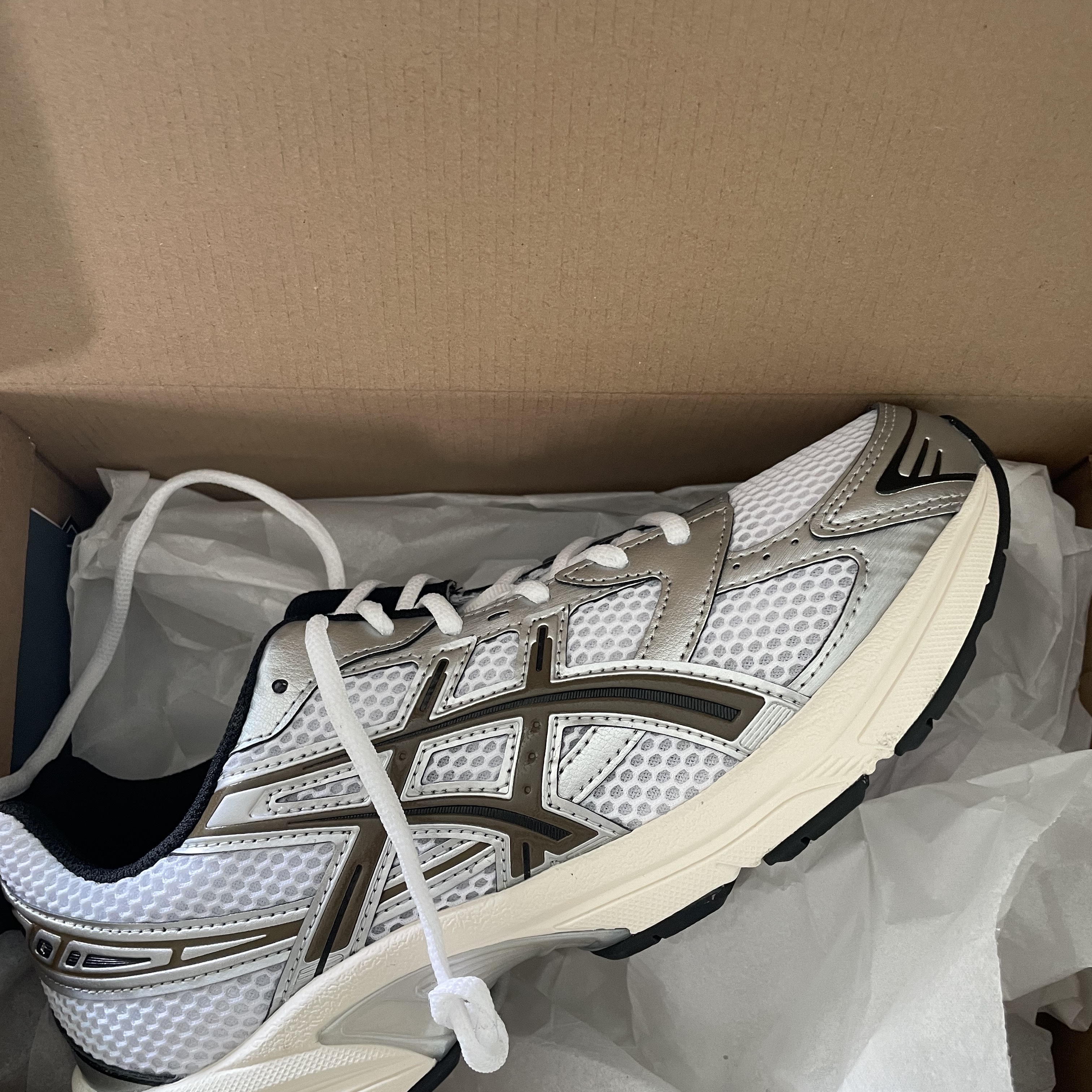 Asics Gel-1130 White Clay Canyon 착용 스타일 - 1