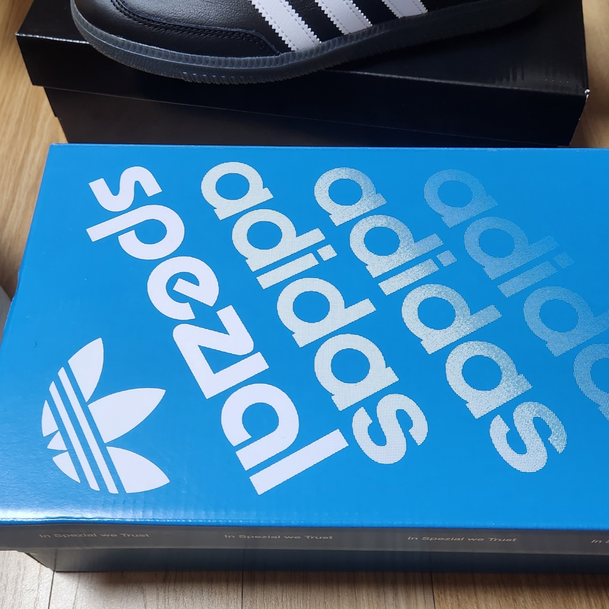 Adidas x Liam Gallagher Spezial LG II Cream White Collegiate Green 착용 스타일 - 2