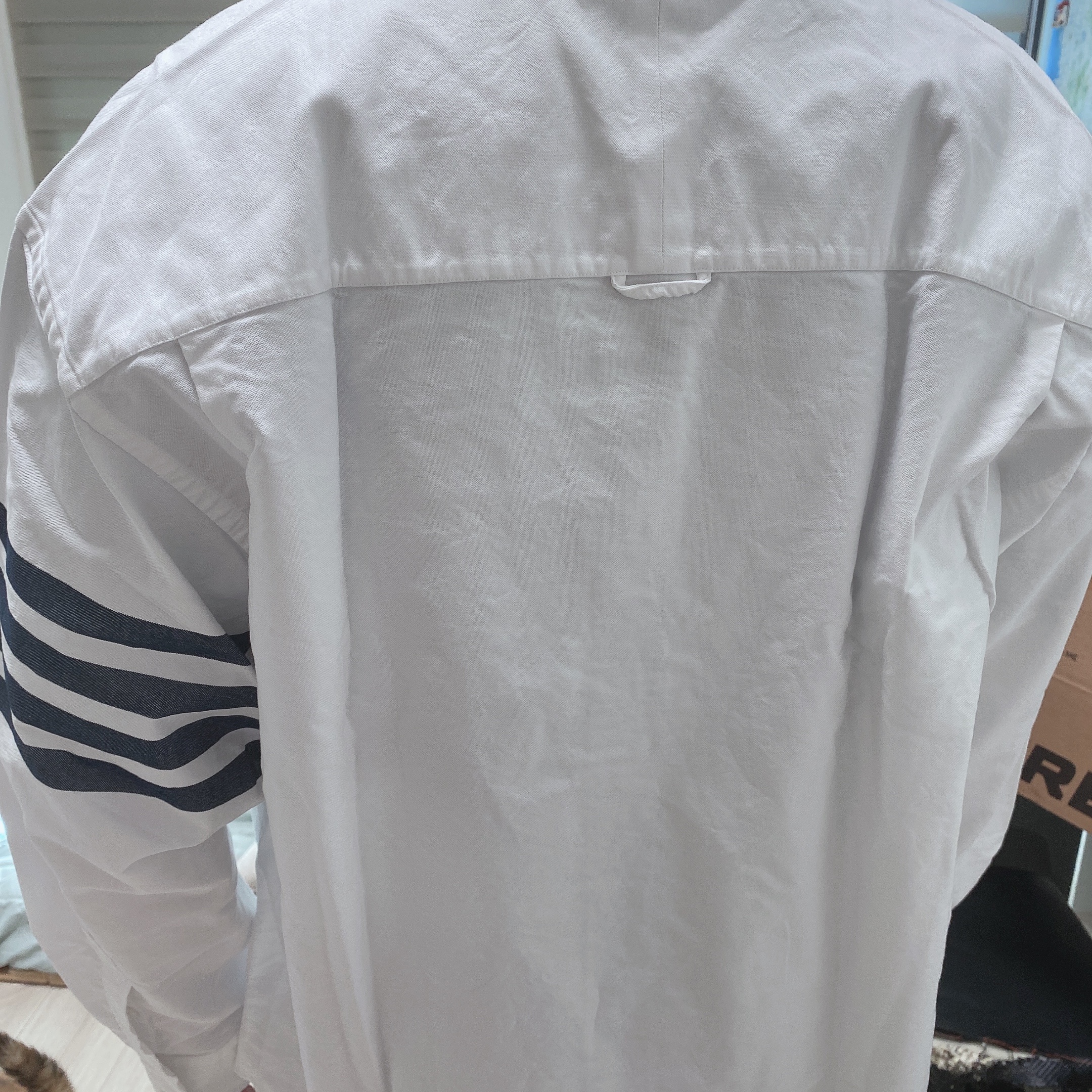 Thom Browne Oxford 4-Bar Oversized Button Down Shirt White Dark Grey 착용 스타일
