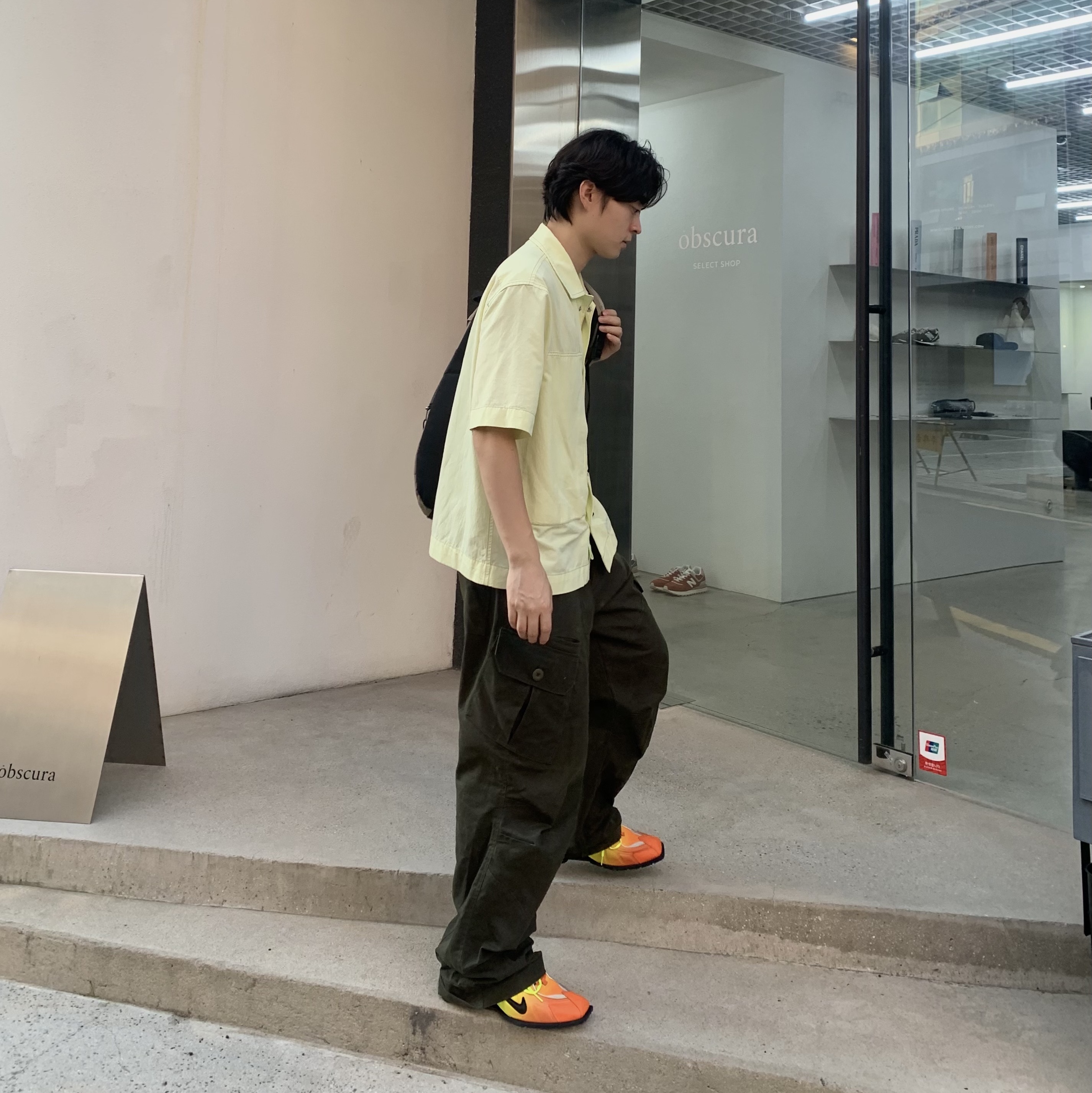 Nike x Martine Rose Shox MR4 Safety Orange 착용 스타일 - 3