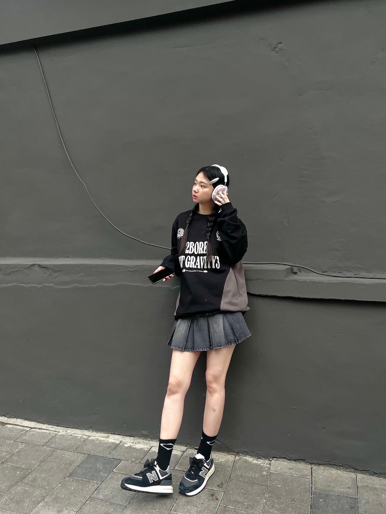 Test Artifact Era Max 002 White, Apple AirPods Max Lightning Silver (Korean Ver.) 착용 스타일 - 3