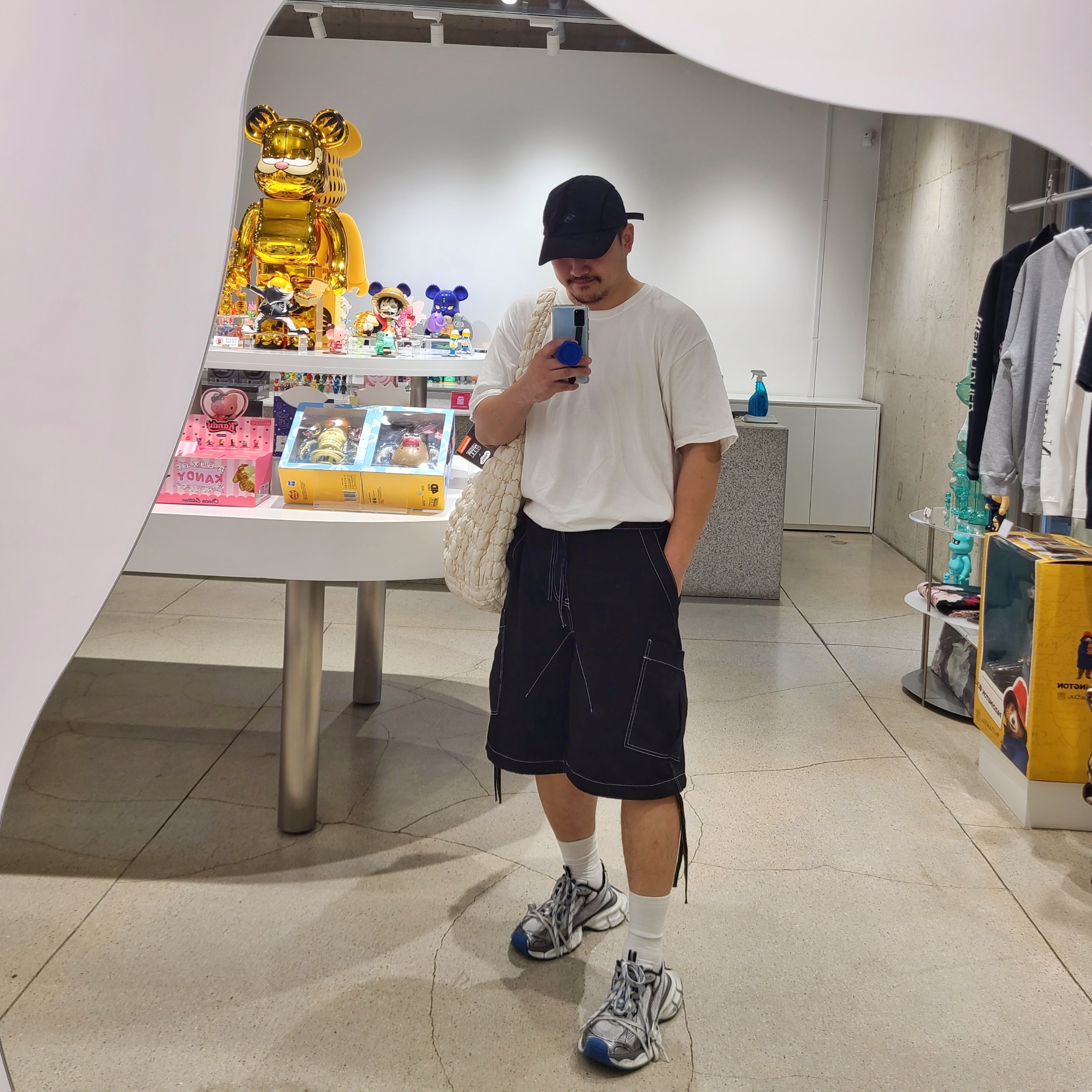 Balenciaga 3XL Sneakers Grey White Blue, Sansan Gear Wing Cap Black - 23SS 착용 스타일