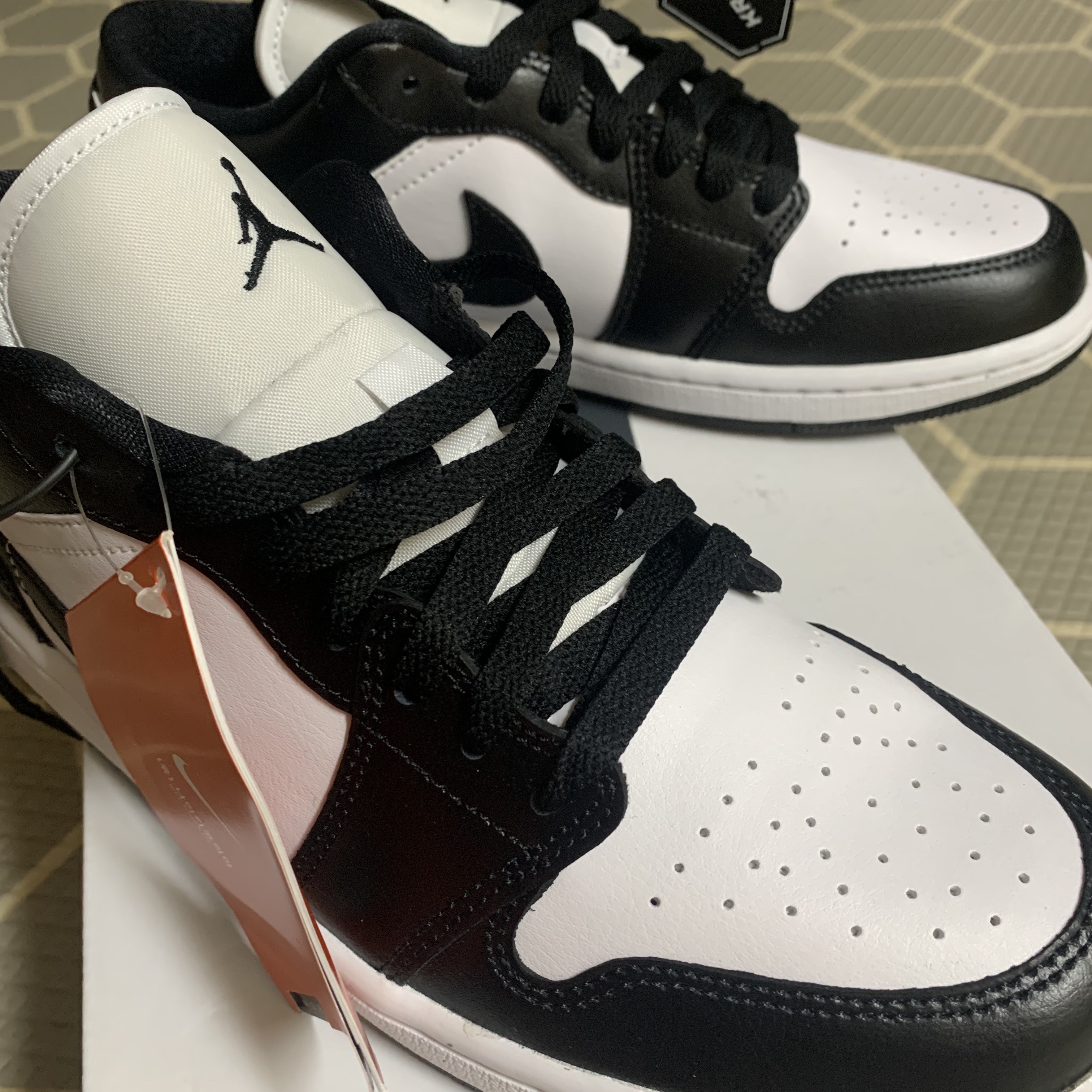 (W) Jordan 1 Low Black and White 착용 스타일