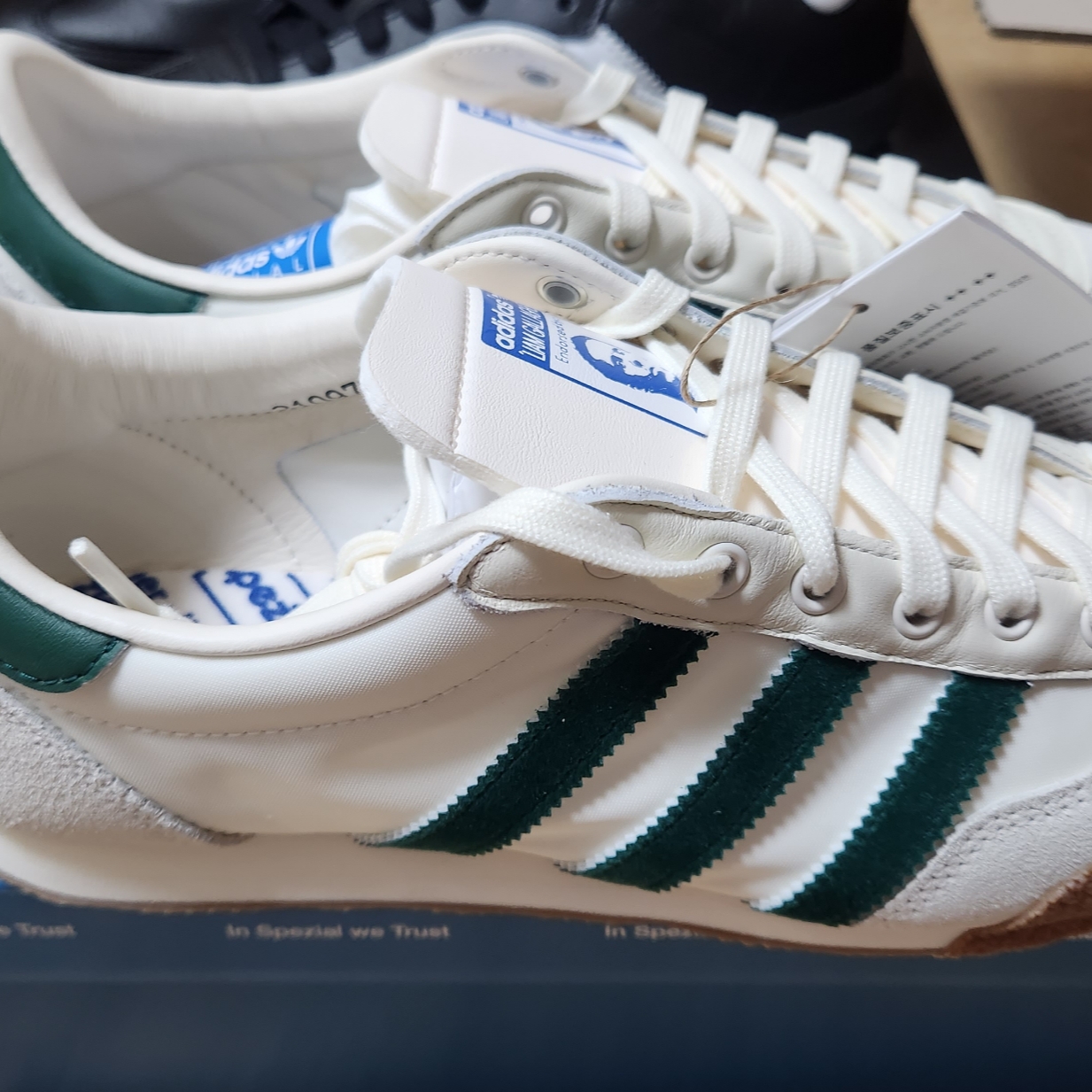 Adidas x Liam Gallagher Spezial LG II Cream White Collegiate Green 착용 스타일 - 4