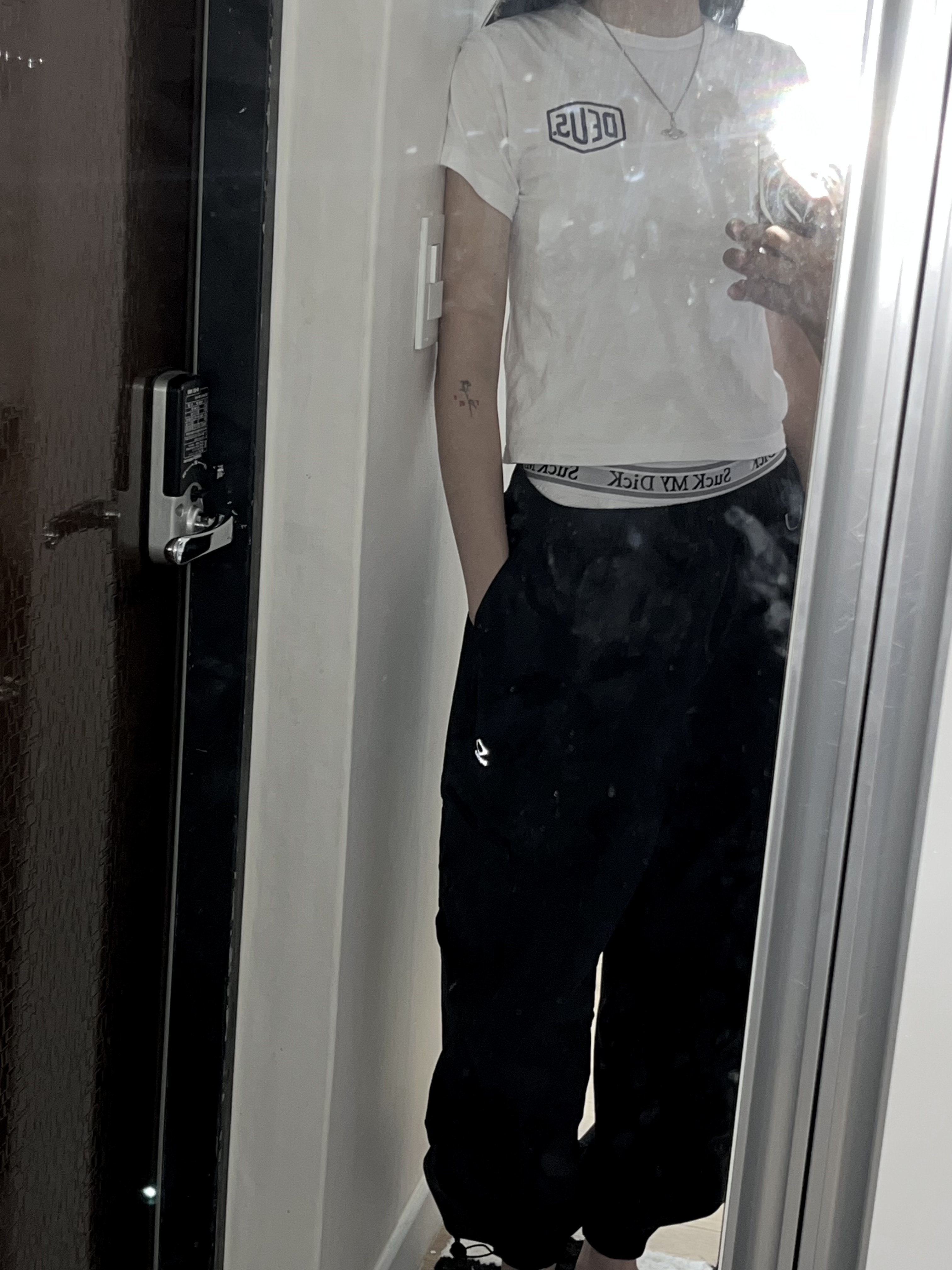 (Kids) Deus Ex Machina College Seoul T-Shirt White, Mischief Lightweight Track Pants Black 착용 스타일 - 2