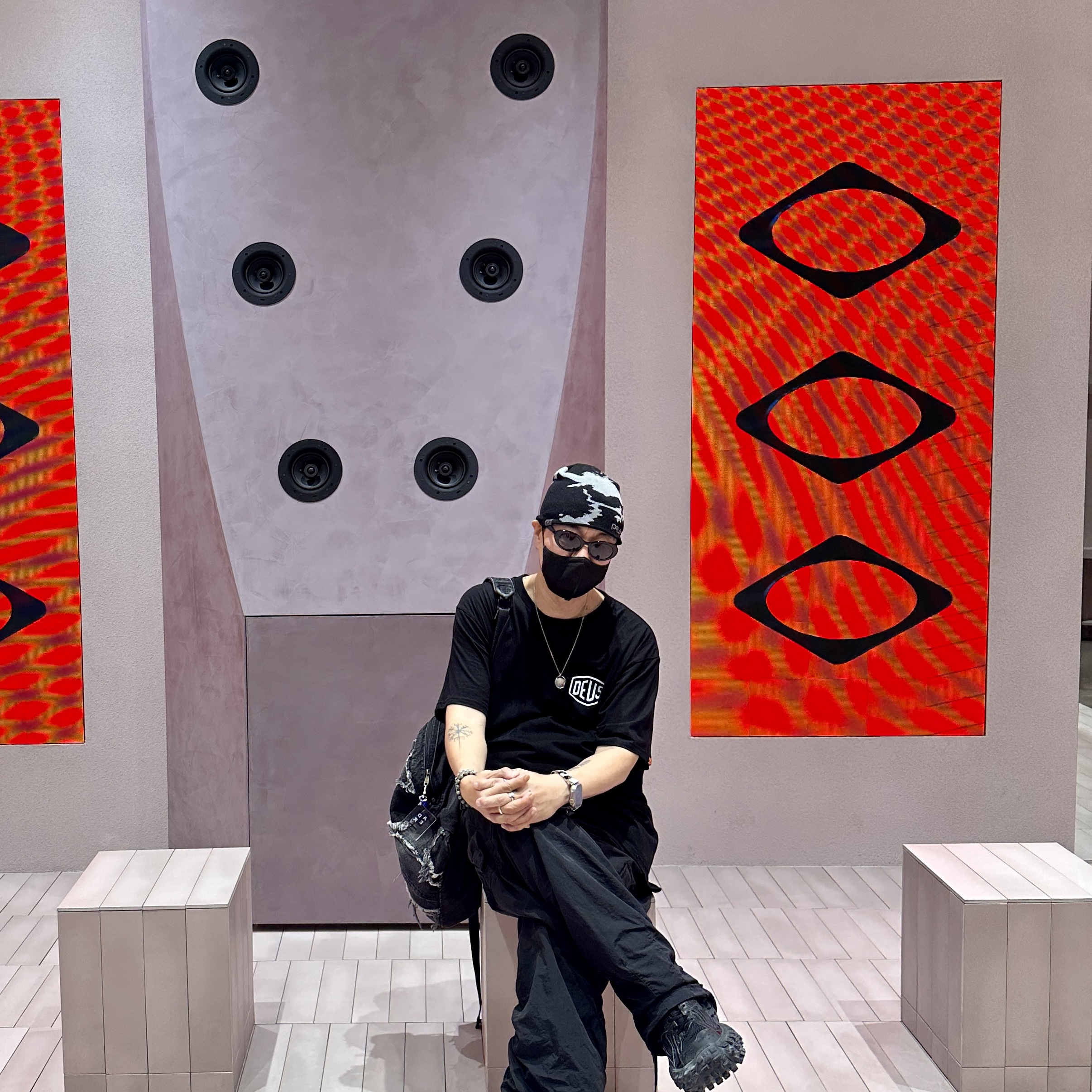 Palace x Oakley Beanie Black Grey - 23SS 착용 스타일 - 2
